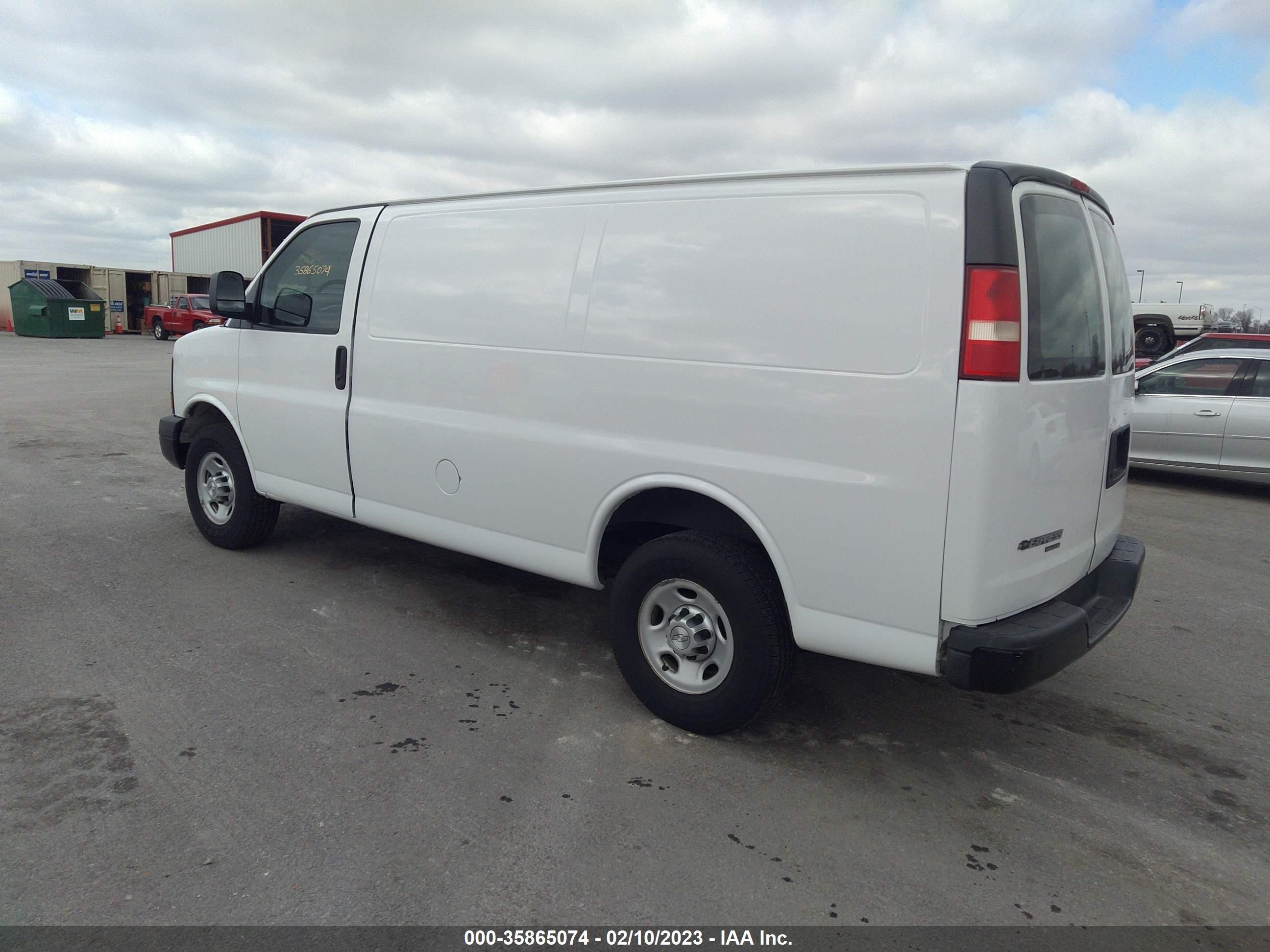 Photo 2 VIN: 1GCWGFCA1E1194438 - CHEVROLET EXPRESS 