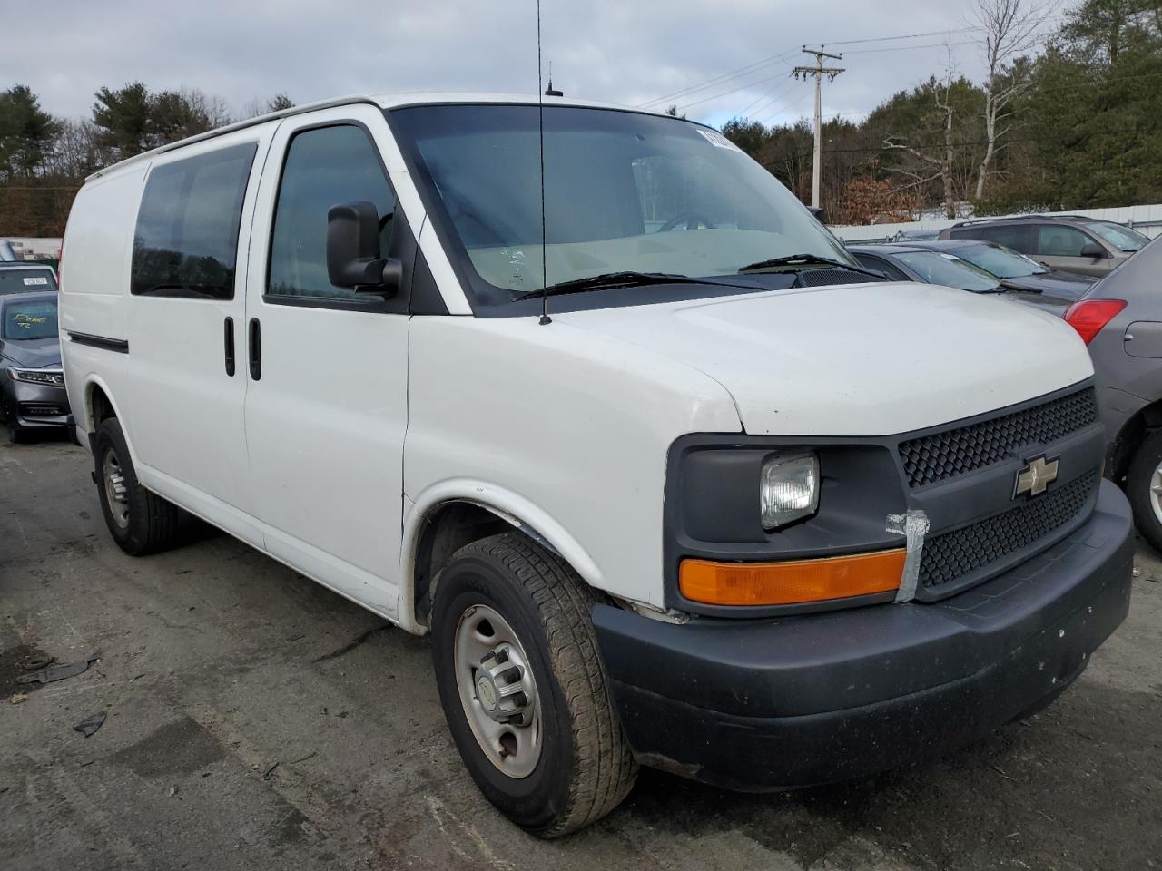 Photo 3 VIN: 1GCWGFCA2B1170449 - CHEVROLET EXPRESS 