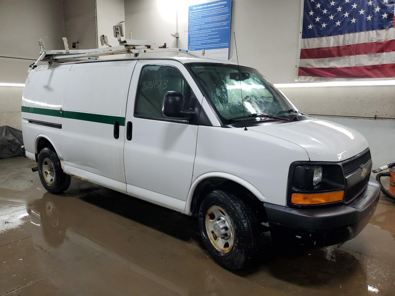 Photo 3 VIN: 1GCWGFCA2C1198365 - CHEVROLET EXPRESS 