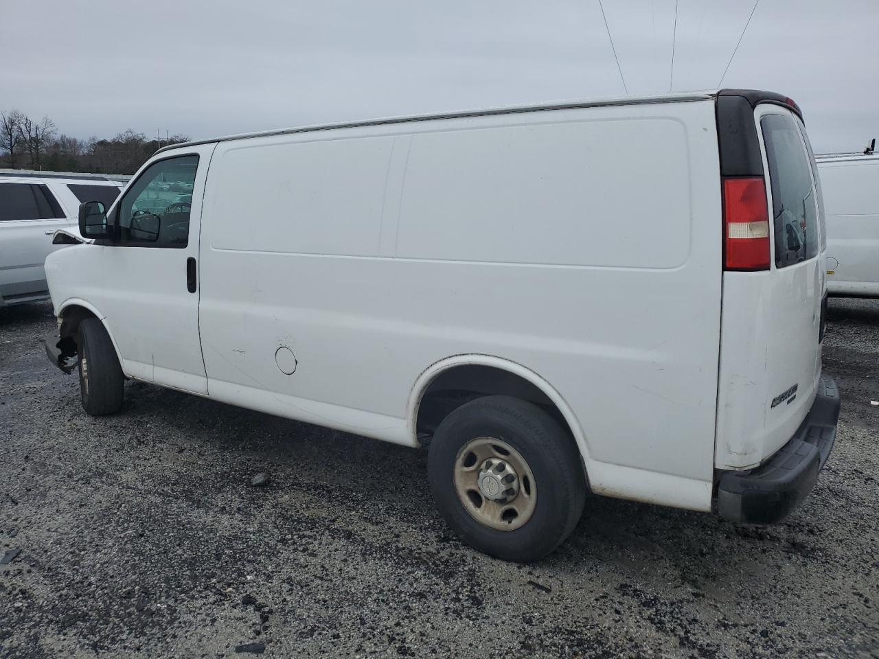 Photo 2 VIN: 1GCWGFCA2D1137101 - CHEVROLET EXPRESS 