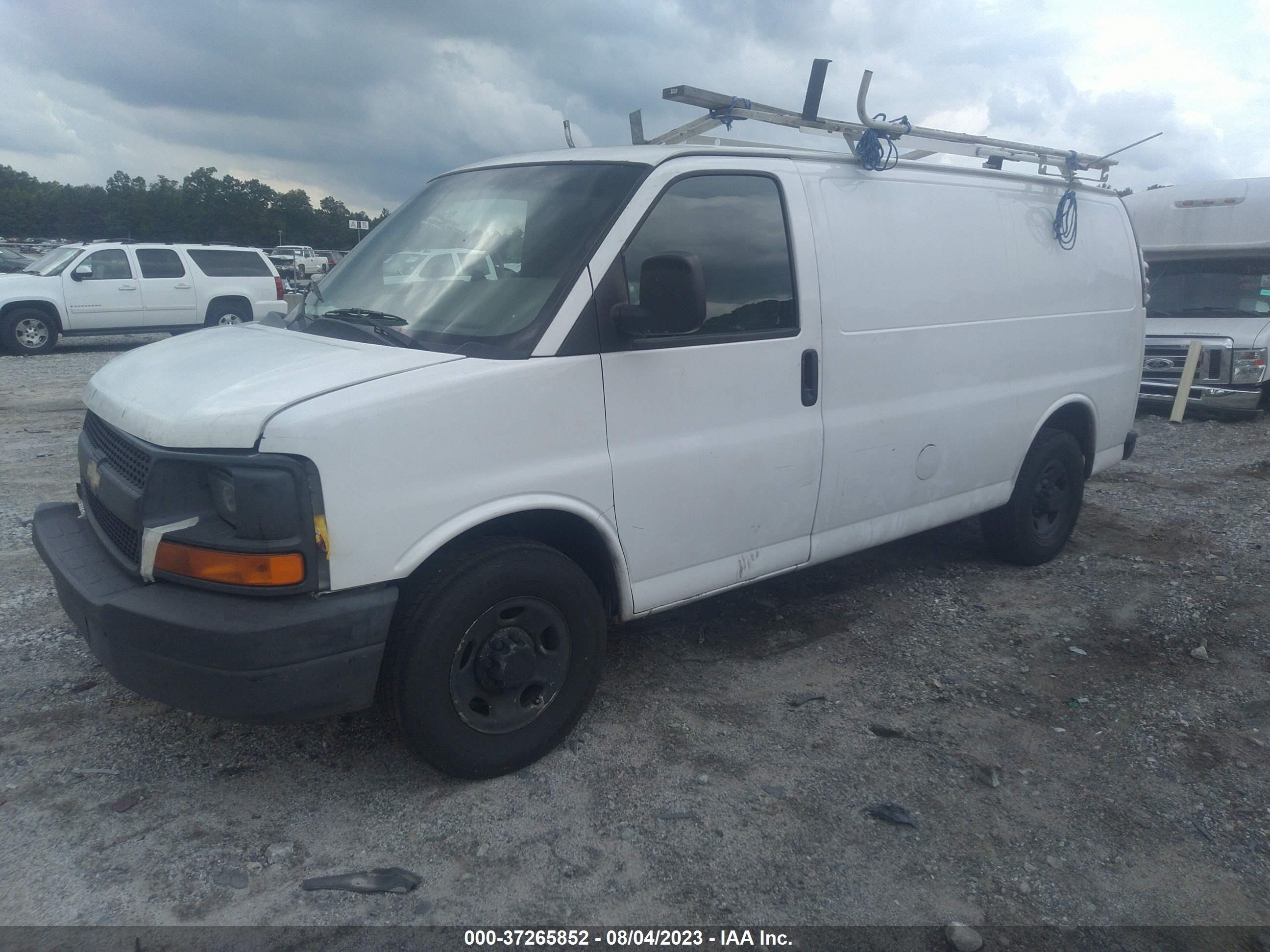 Photo 1 VIN: 1GCWGFCA3B1117646 - CHEVROLET EXPRESS 