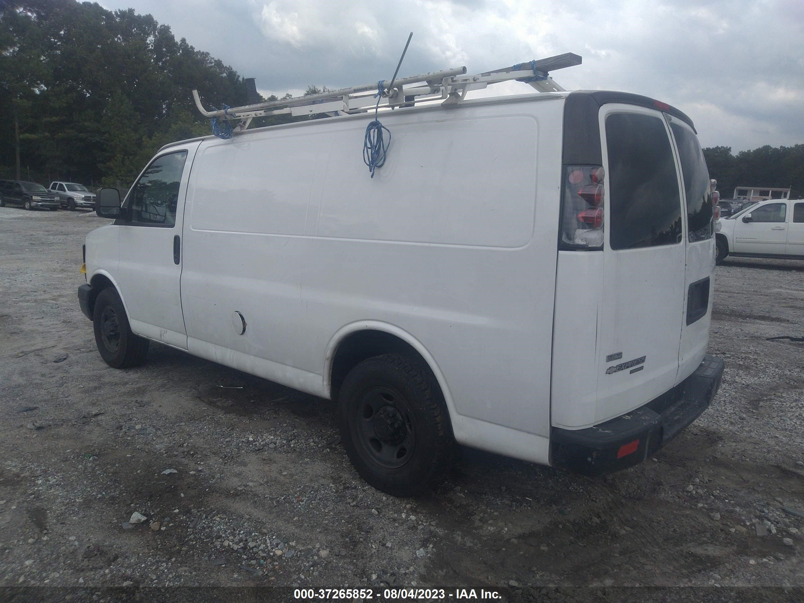 Photo 2 VIN: 1GCWGFCA3B1117646 - CHEVROLET EXPRESS 