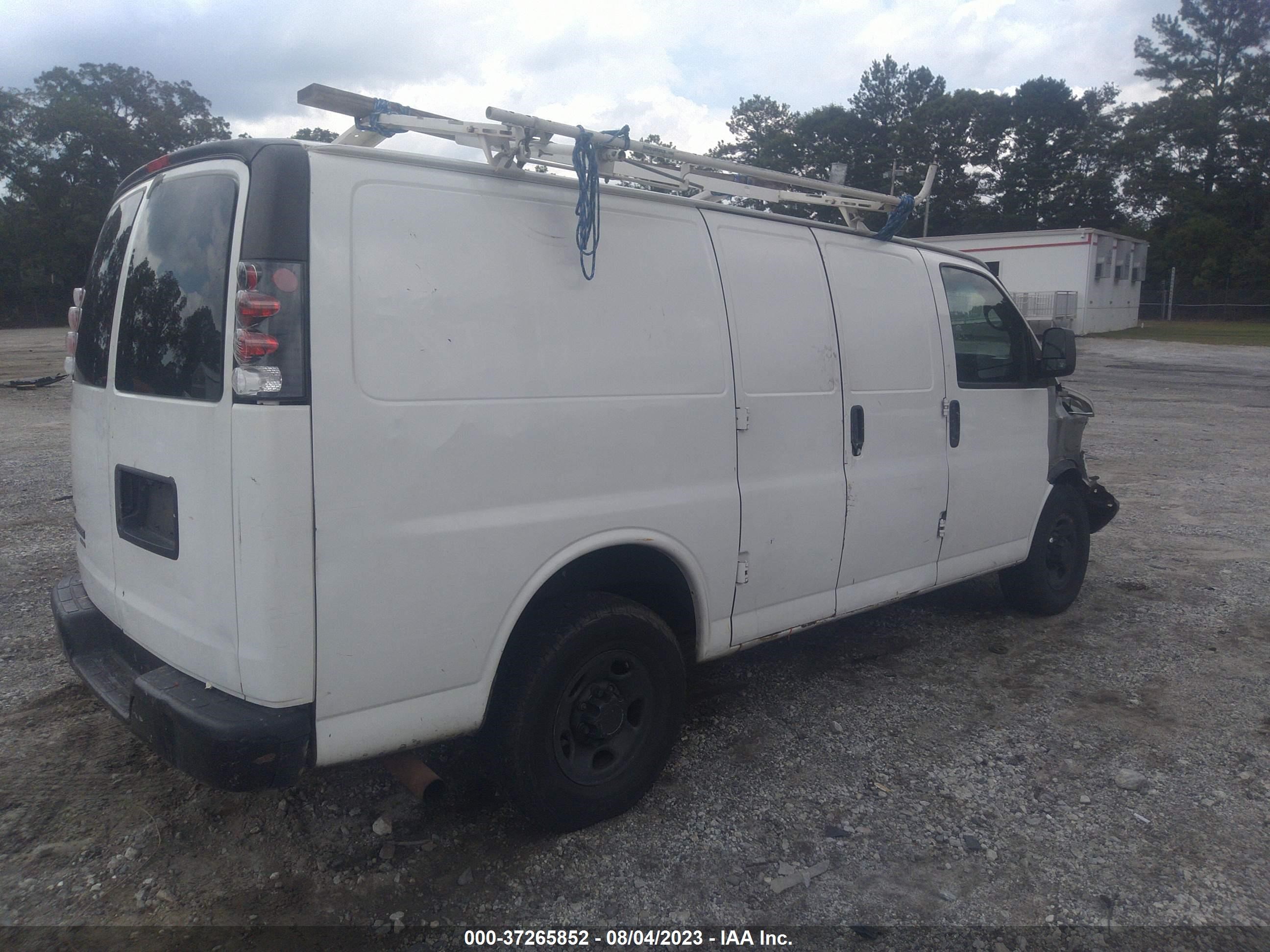 Photo 3 VIN: 1GCWGFCA3B1117646 - CHEVROLET EXPRESS 