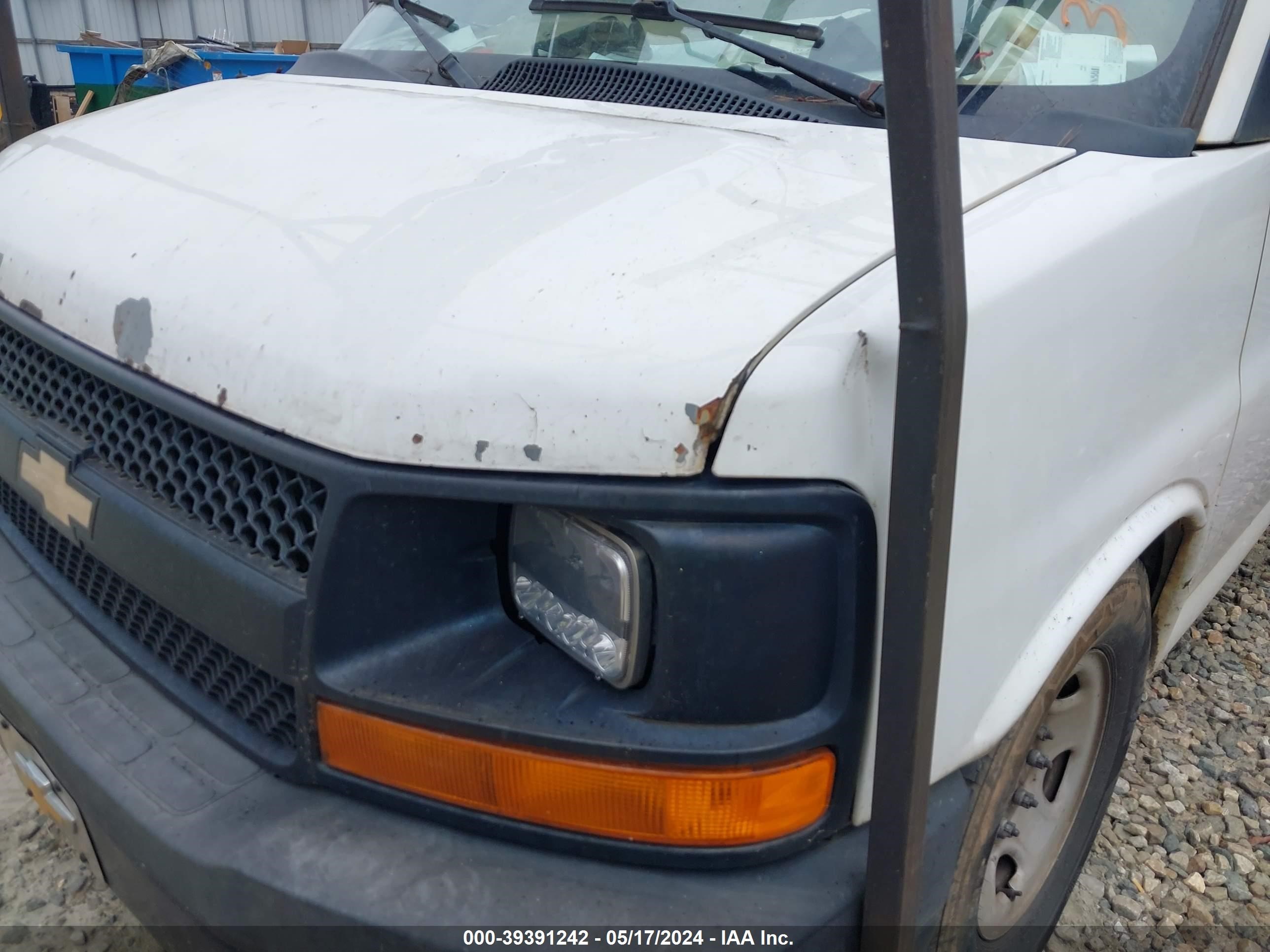 Photo 10 VIN: 1GCWGFCA3B1164644 - CHEVROLET EXPRESS 