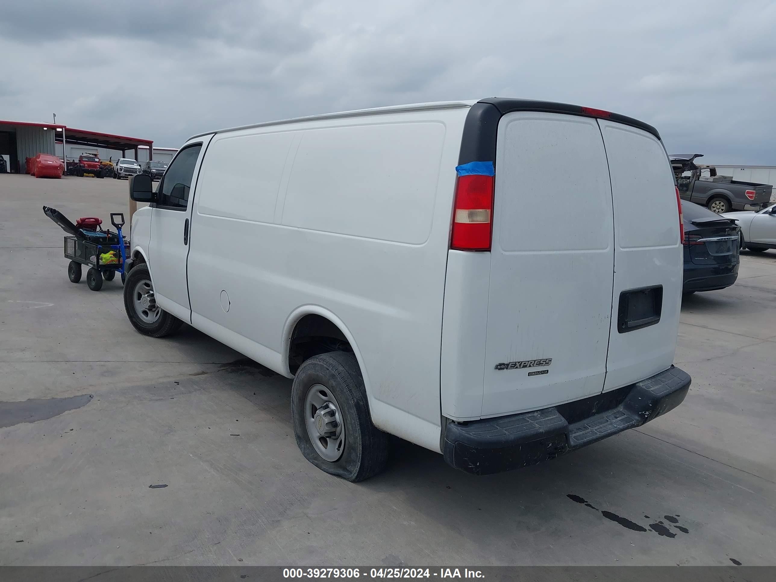 Photo 2 VIN: 1GCWGFCA3D1190860 - CHEVROLET EXPRESS 