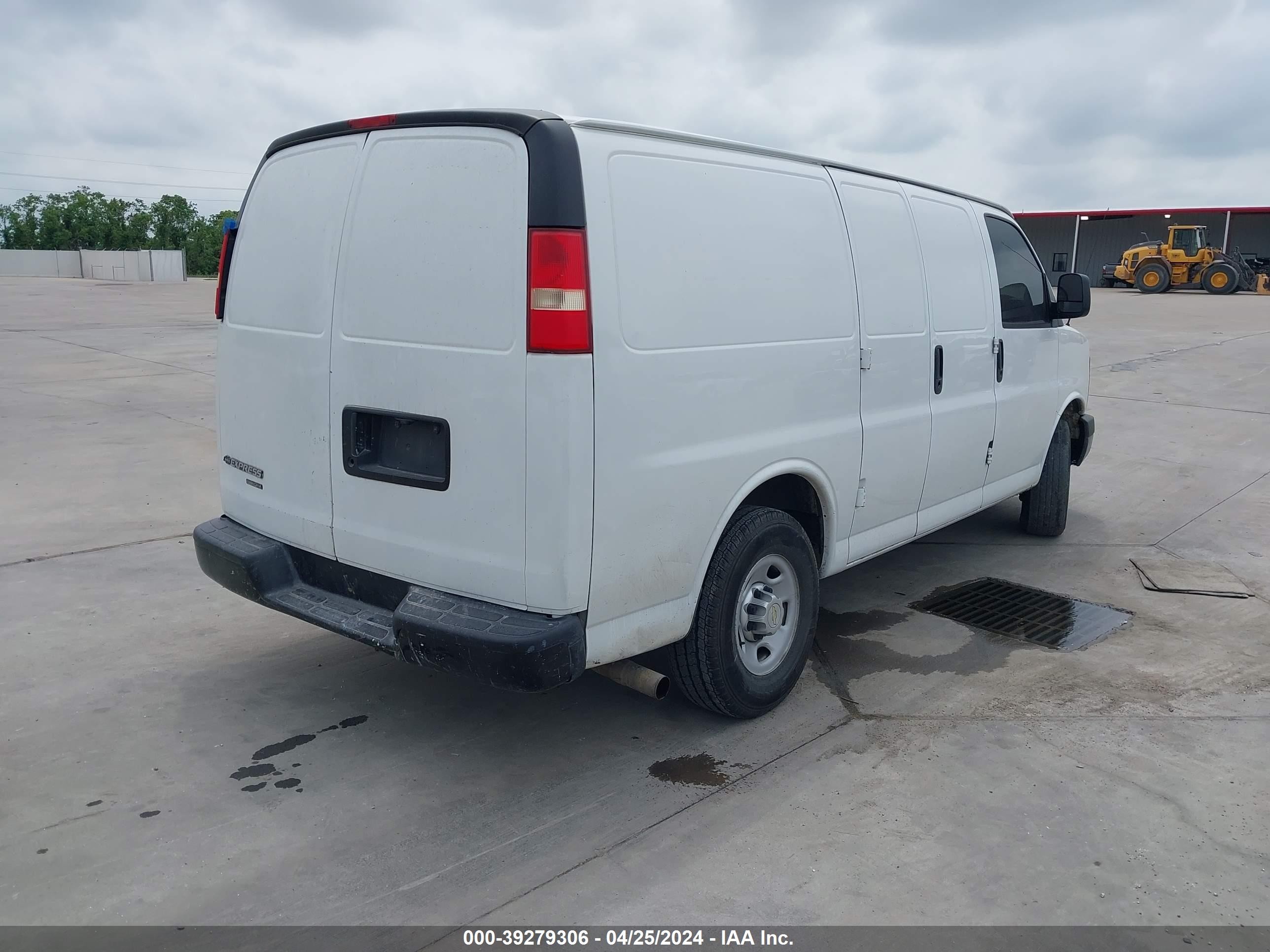 Photo 3 VIN: 1GCWGFCA3D1190860 - CHEVROLET EXPRESS 