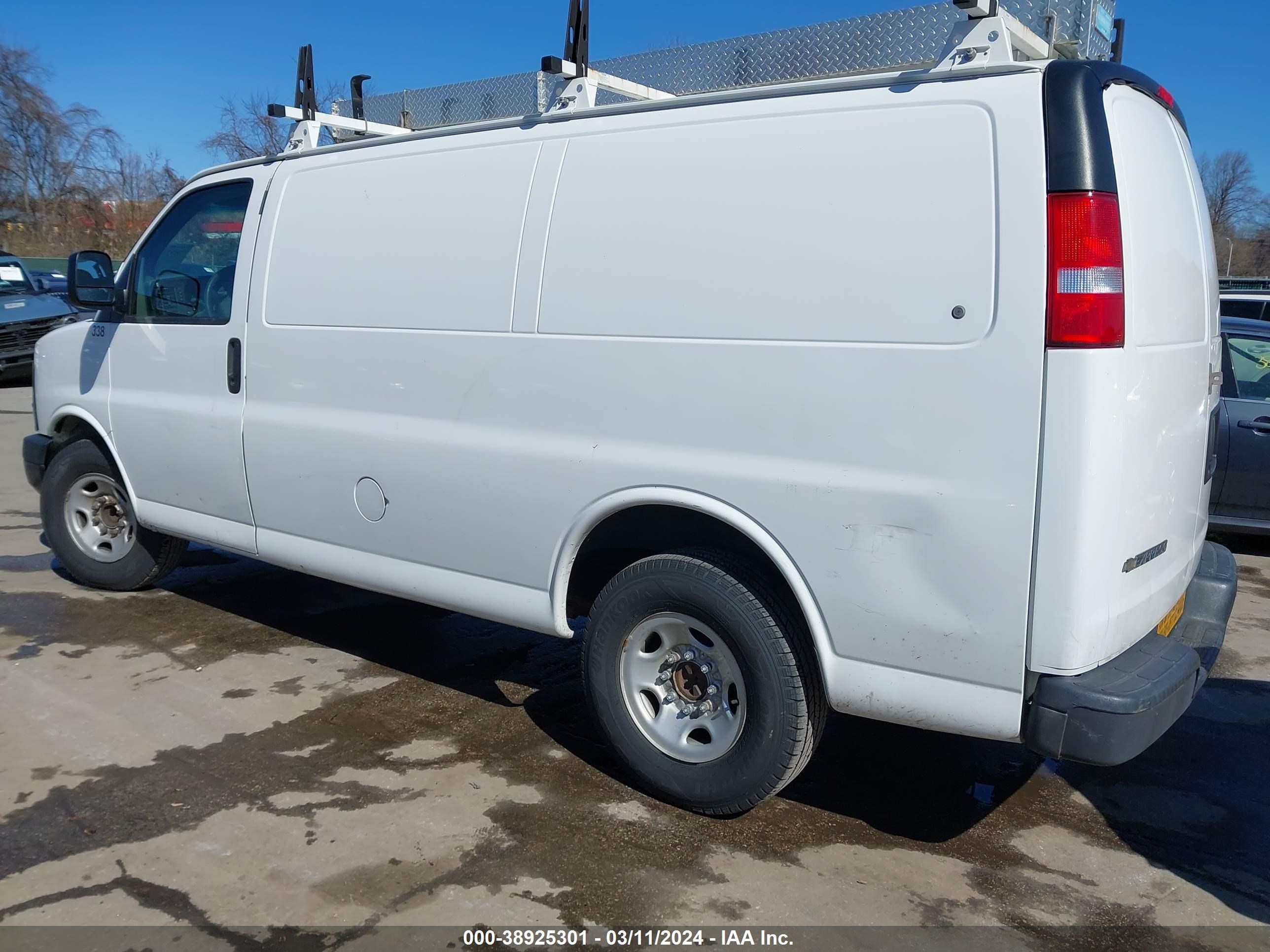 Photo 2 VIN: 1GCWGFCA5D1151218 - CHEVROLET EXPRESS 