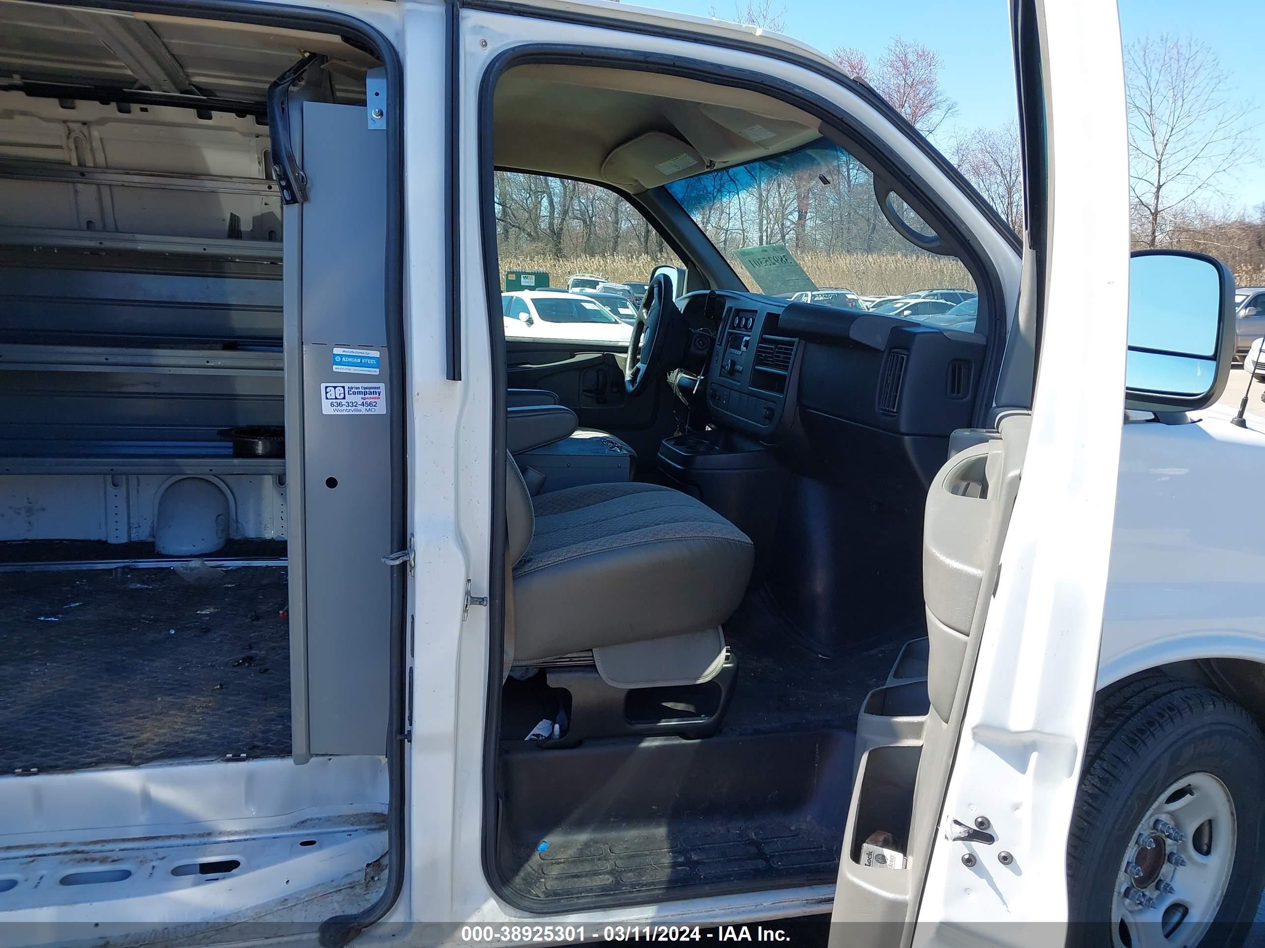 Photo 4 VIN: 1GCWGFCA5D1151218 - CHEVROLET EXPRESS 