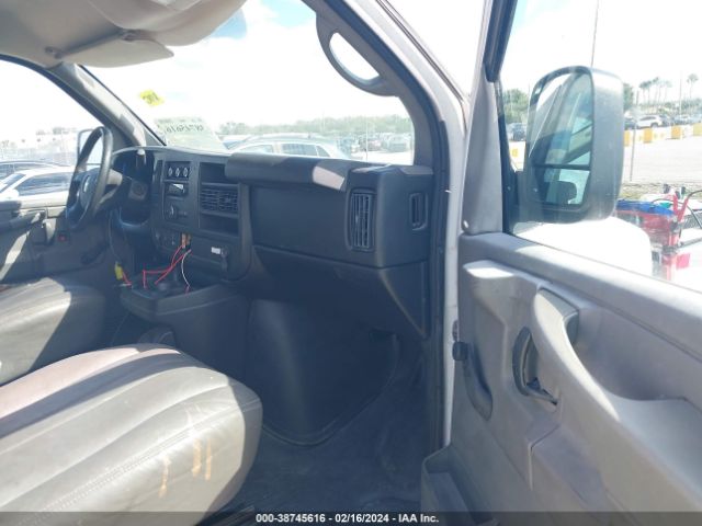 Photo 4 VIN: 1GCWGFCA6B1133890 - CHEVROLET EXPRESS 2500 