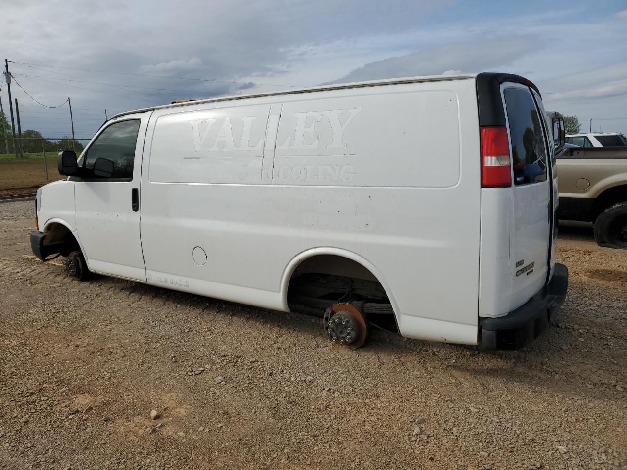 Photo 1 VIN: 1GCWGFCA6B1140404 - CHEVROLET EXPRESS 