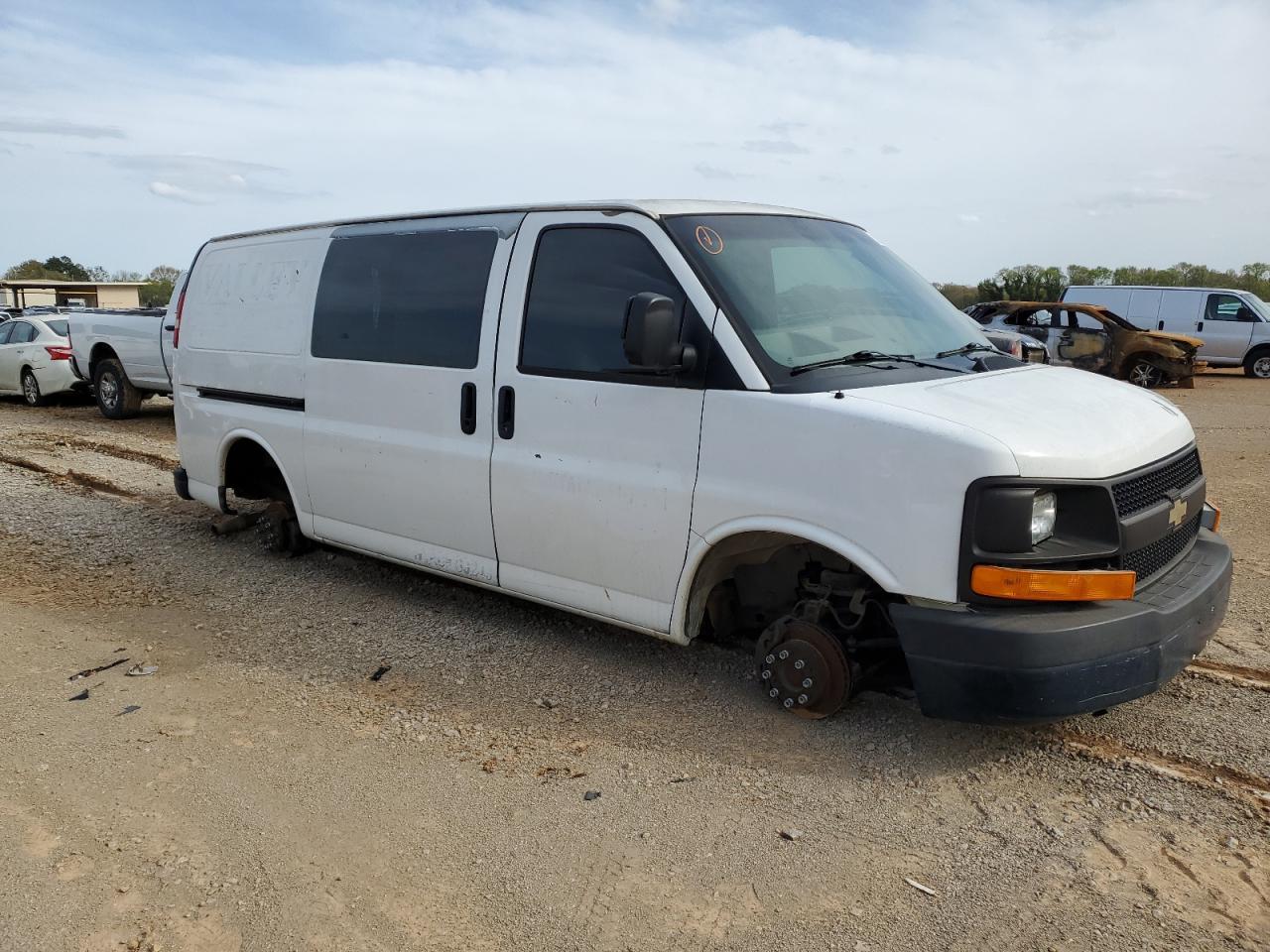 Photo 3 VIN: 1GCWGFCA6B1140404 - CHEVROLET EXPRESS 