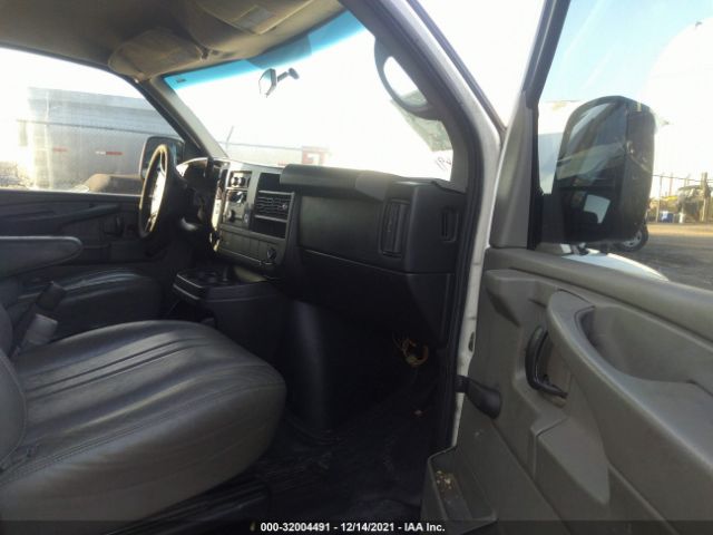 Photo 4 VIN: 1GCWGFCA7B1114605 - CHEVROLET EXPRESS CARGO VAN 