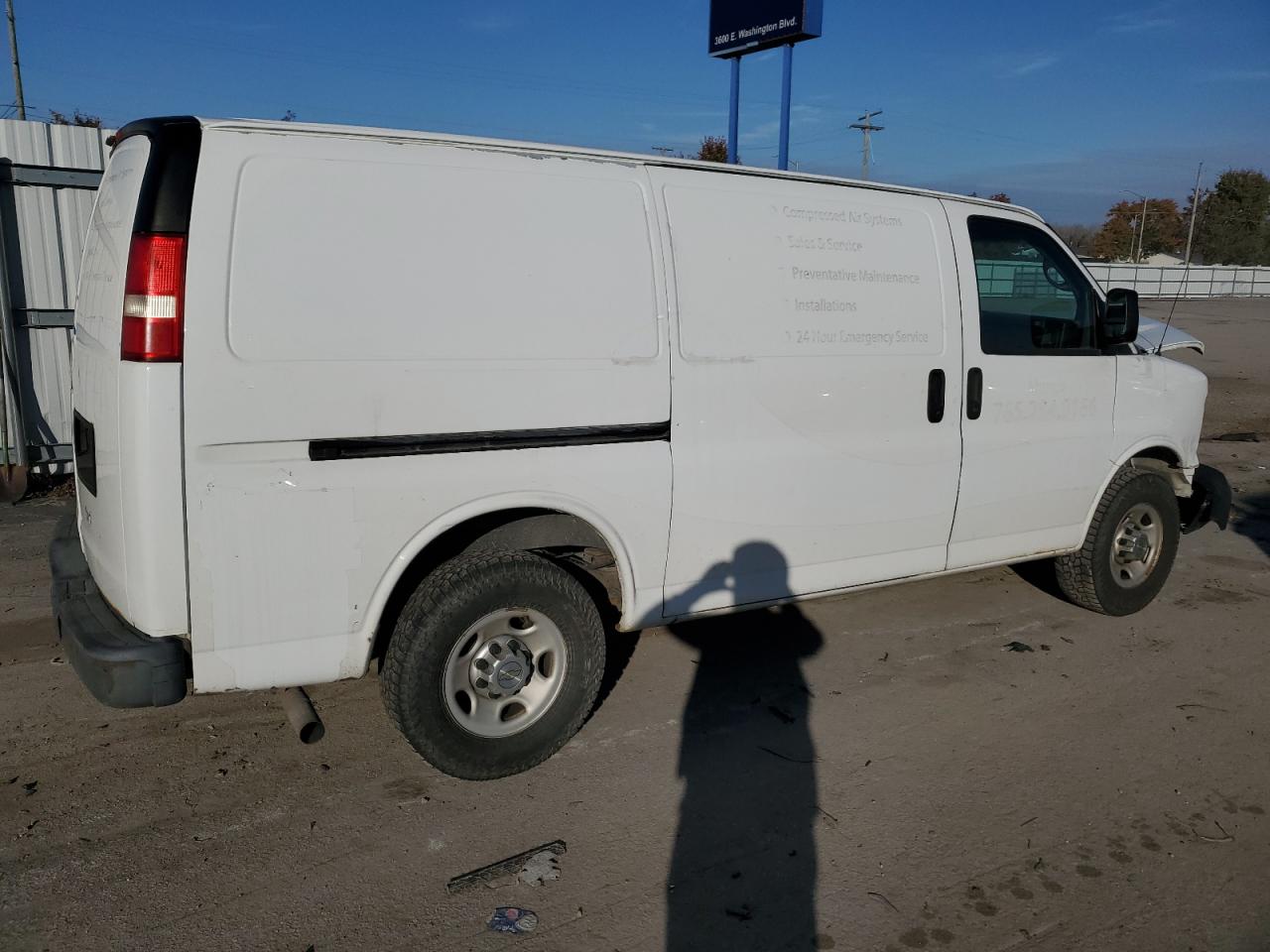 Photo 2 VIN: 1GCWGFCA7C1199544 - CHEVROLET EXPRESS 