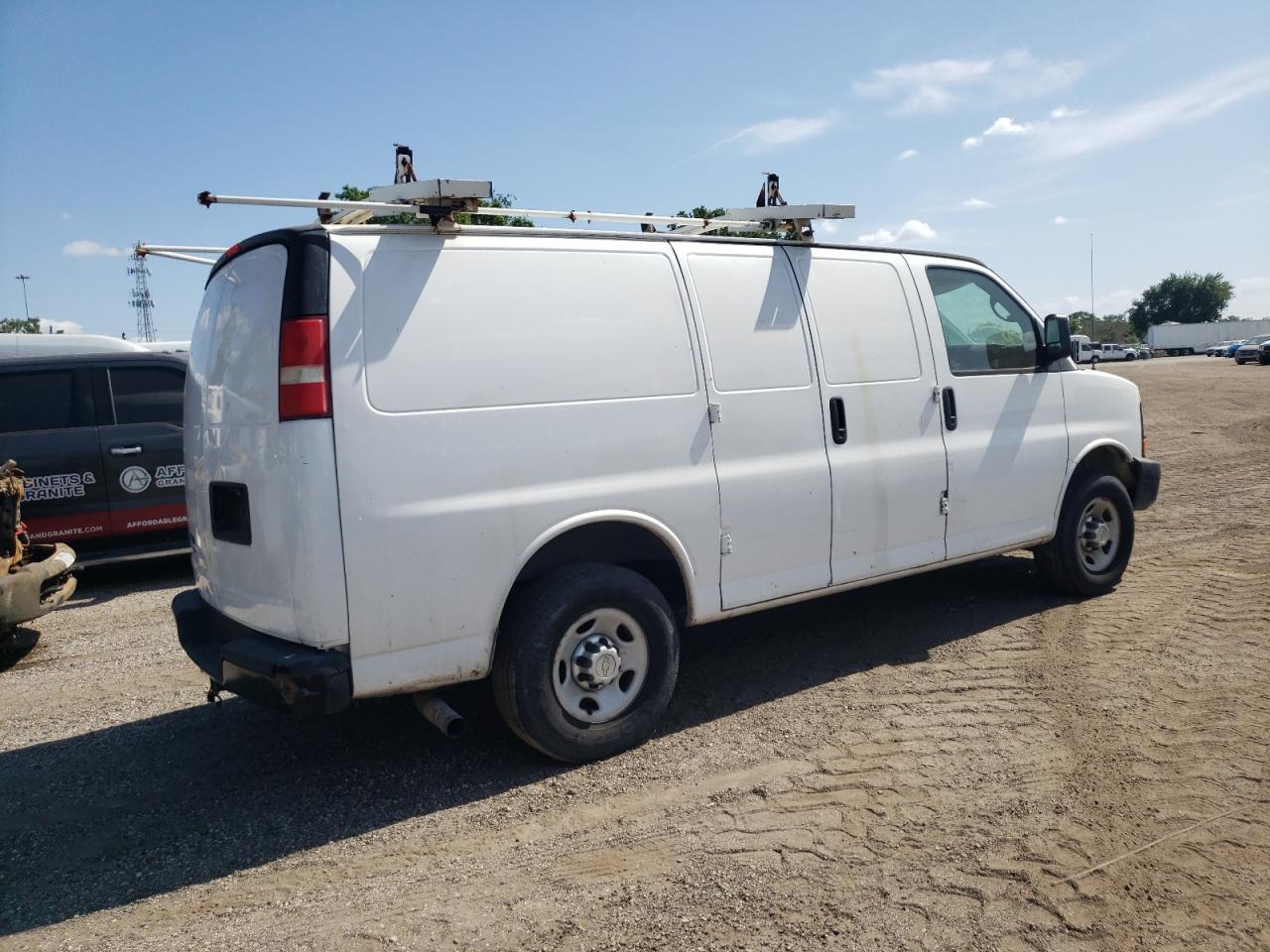 Photo 2 VIN: 1GCWGFCA8D1119394 - CHEVROLET EXPRESS 