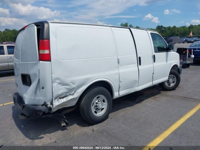 Photo 3 VIN: 1GCWGFCA9E1198205 - CHEVROLET EXPRESS 