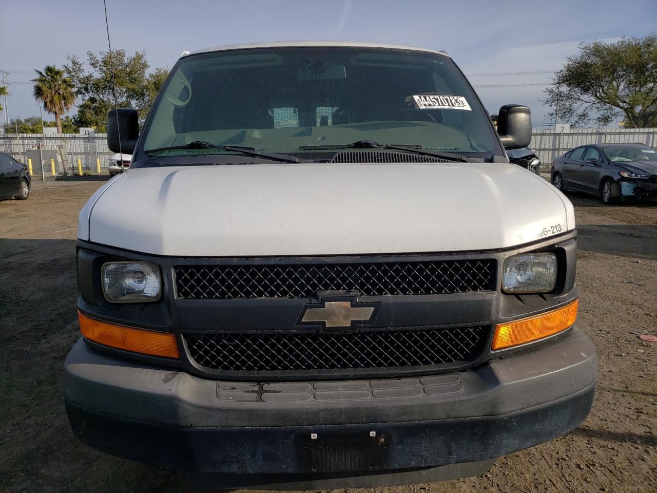 Photo 4 VIN: 1GCWGFCAXD1903429 - CHEVROLET EXPRESS 