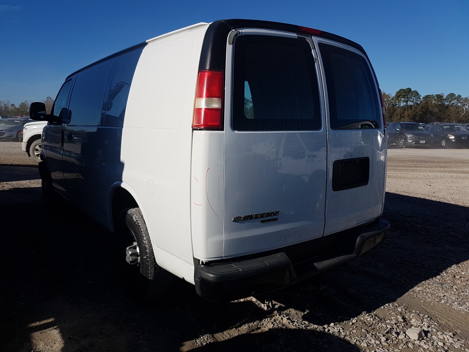 Photo 2 VIN: 1GCWGFCB1B1129416 - CHEVROLET EXPRESS G2 