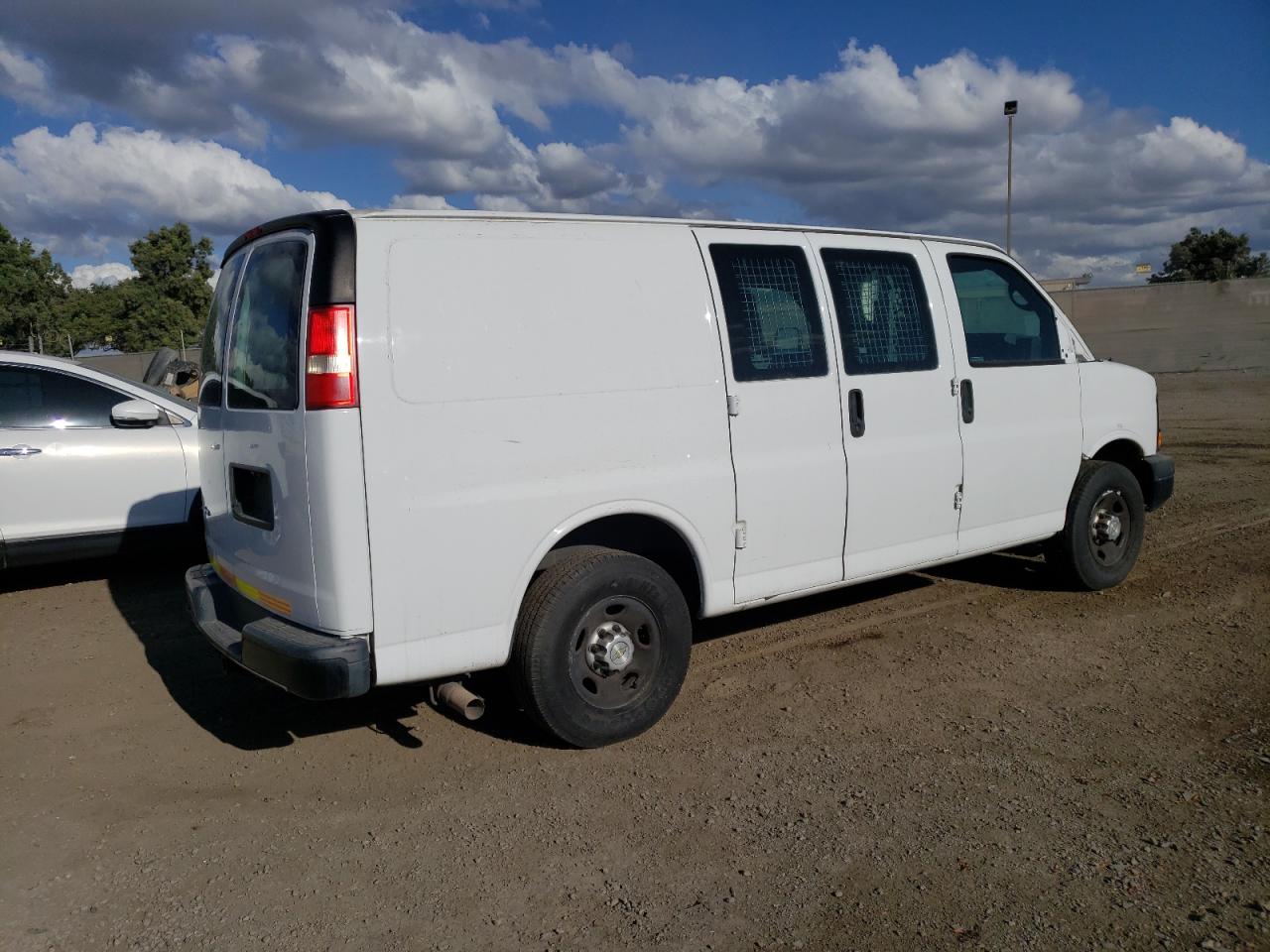 Photo 2 VIN: 1GCWGFCB1D1902694 - CHEVROLET EXPRESS 