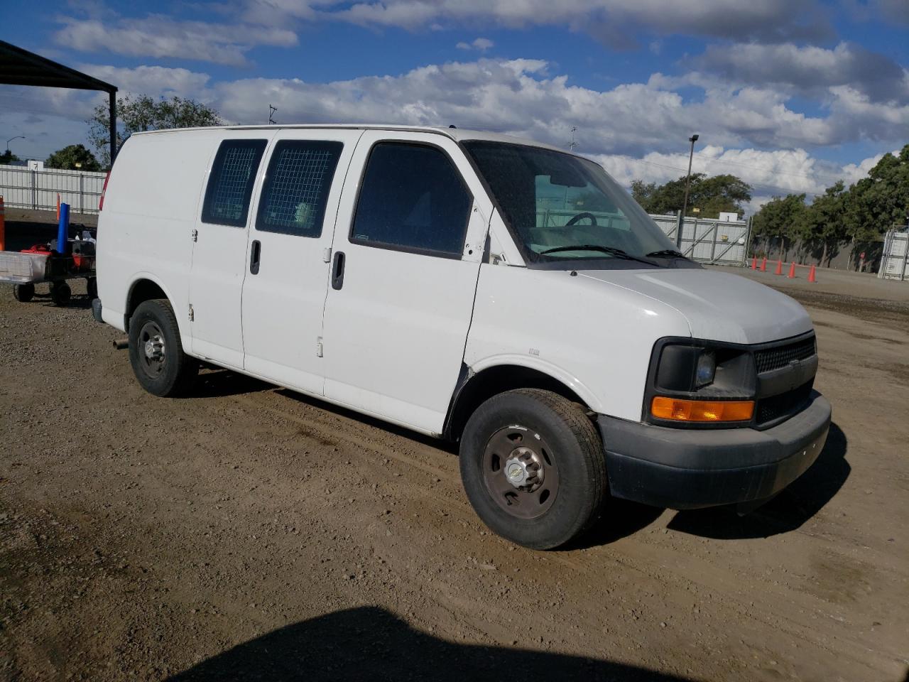 Photo 3 VIN: 1GCWGFCB1D1902694 - CHEVROLET EXPRESS 