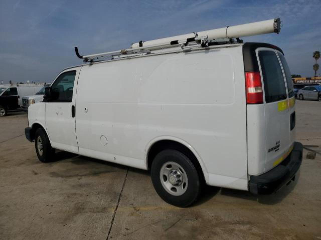 Photo 2 VIN: 1GCWGFCB2D1902316 - CHEVROLET EXPRESS 