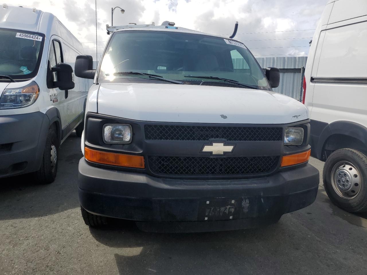 Photo 4 VIN: 1GCWGFCB7C1111438 - CHEVROLET EXPRESS 