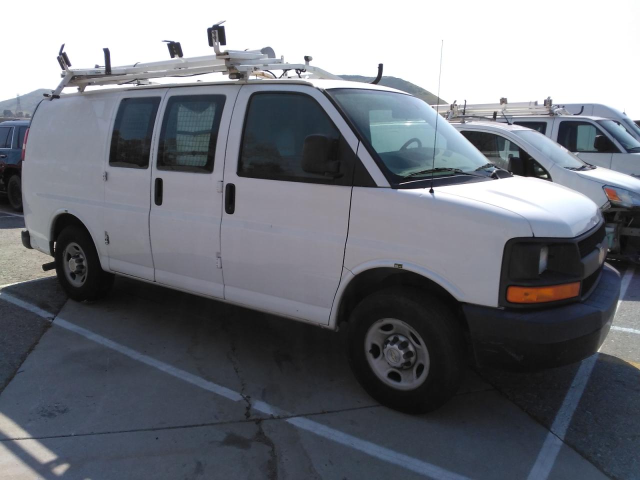 Photo 3 VIN: 1GCWGFCB8D1902269 - CHEVROLET EXPRESS 