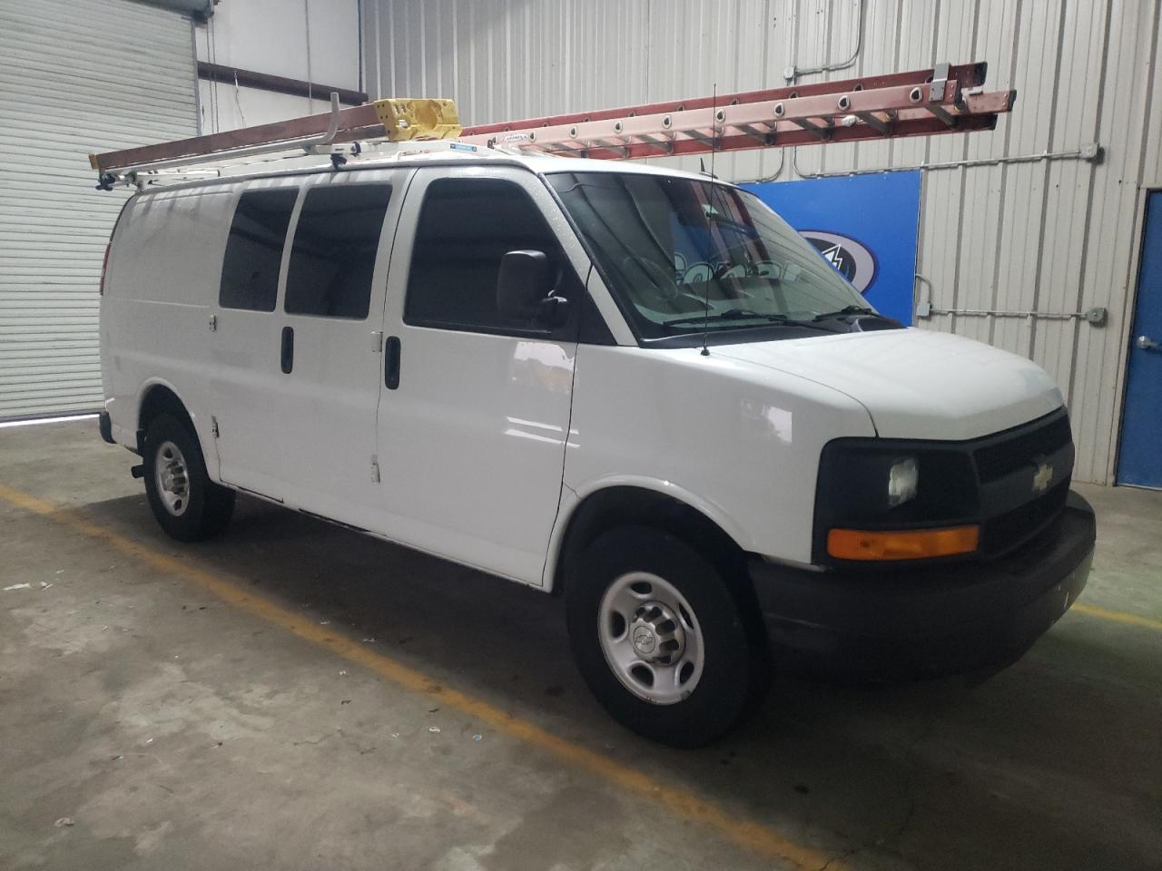 Photo 3 VIN: 1GCWGFCF2F1279267 - CHEVROLET EXPRESS 