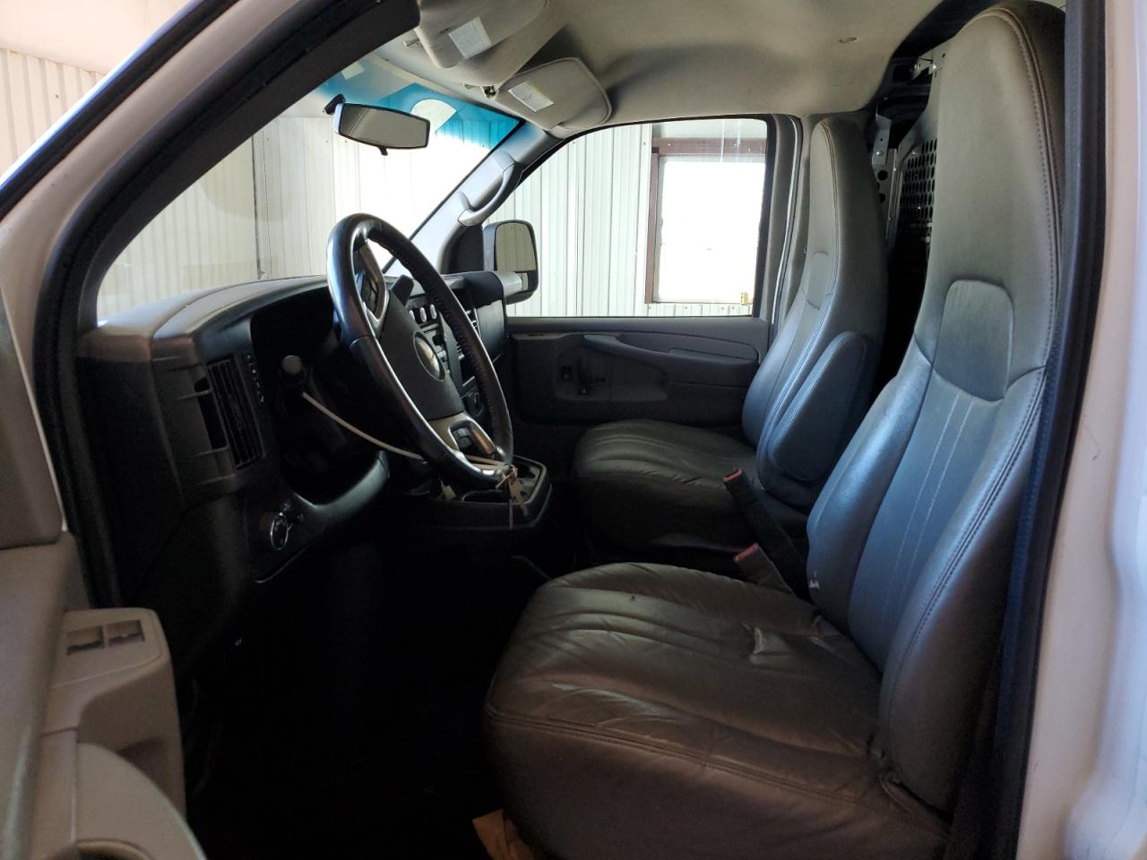 Photo 6 VIN: 1GCWGFCF2F1279267 - CHEVROLET EXPRESS 