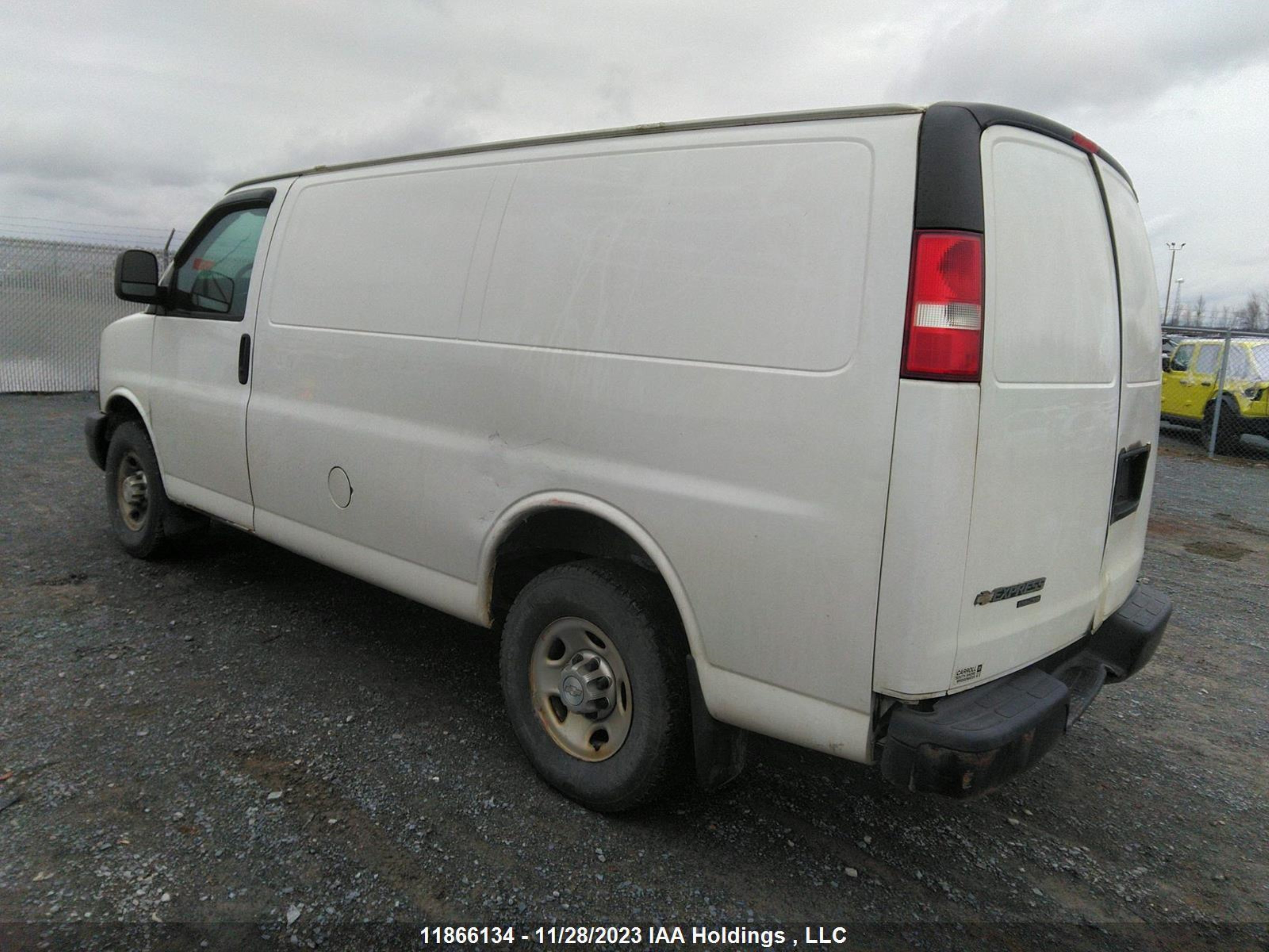 Photo 2 VIN: 1GCWGFCF2F1282024 - CHEVROLET EXPRESS 