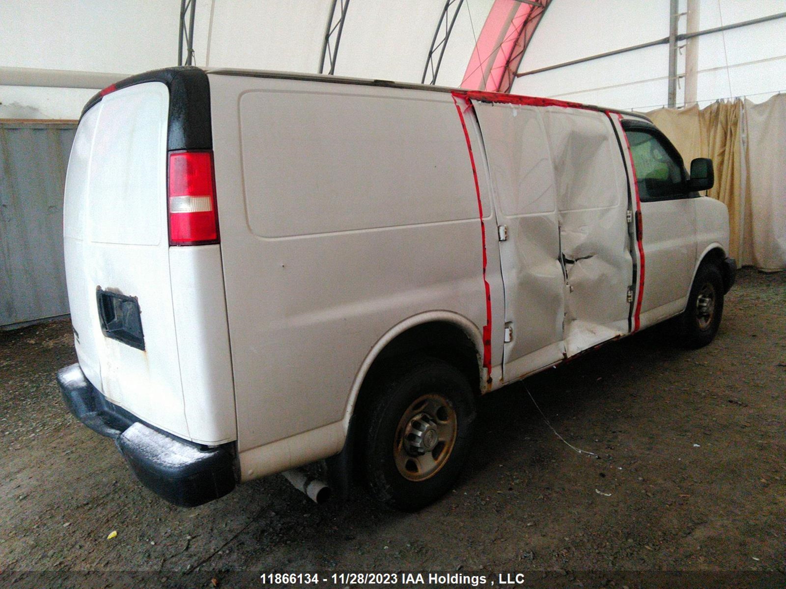 Photo 3 VIN: 1GCWGFCF2F1282024 - CHEVROLET EXPRESS 