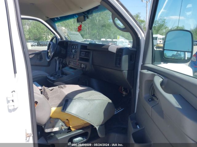 Photo 4 VIN: 1GCWGFCF4F1169272 - CHEVROLET EXPRESS 2500 