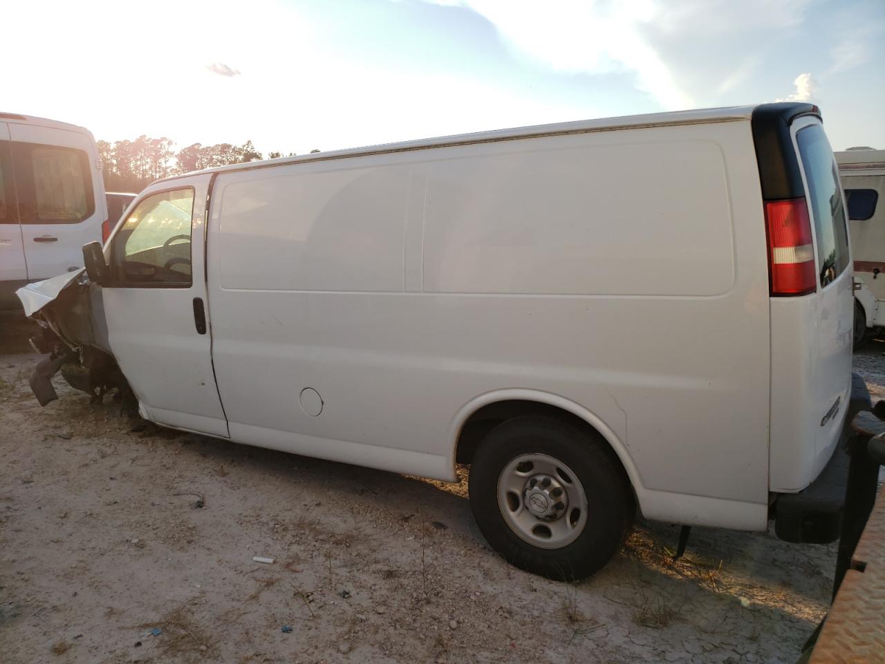 Photo 1 VIN: 1GCWGFCF4F1276368 - CHEVROLET EXPRESS 