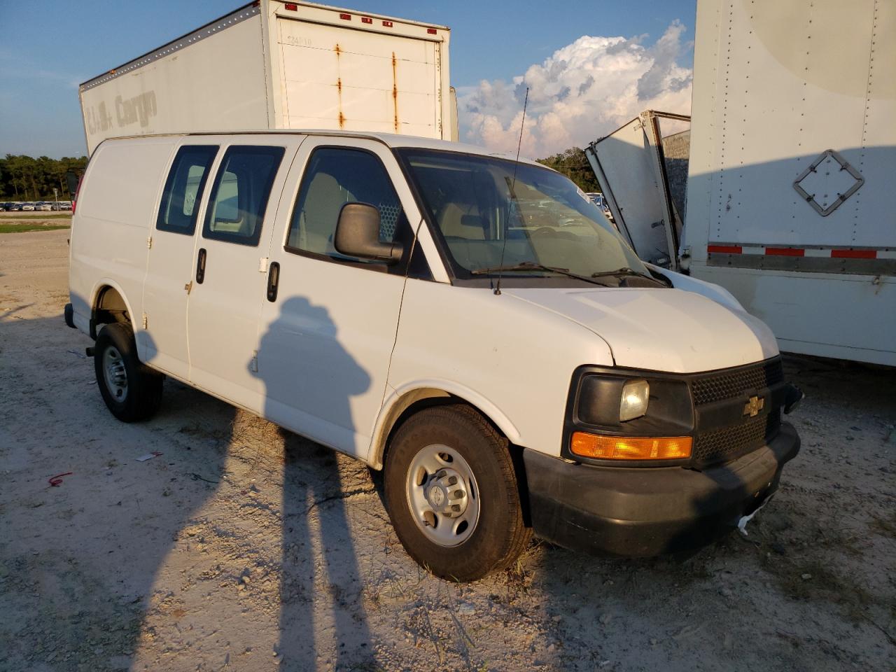 Photo 3 VIN: 1GCWGFCF4F1276368 - CHEVROLET EXPRESS 