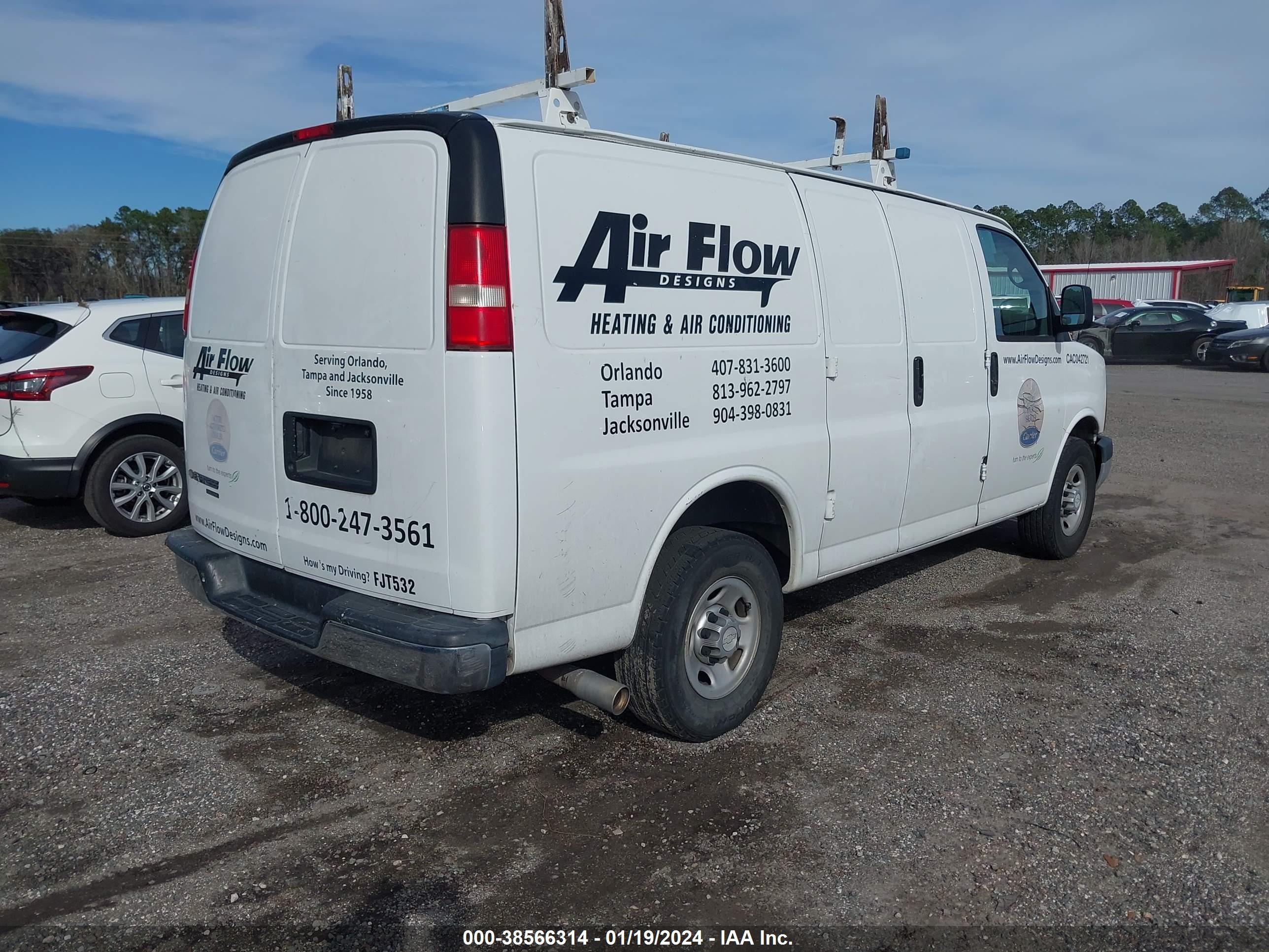 Photo 3 VIN: 1GCWGFCF6F1273679 - CHEVROLET EXPRESS 