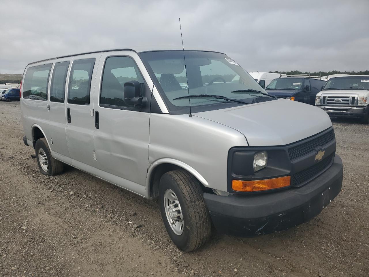 Photo 4 VIN: 1GCWGFCF6F1284018 - CHEVROLET EXPRESS 