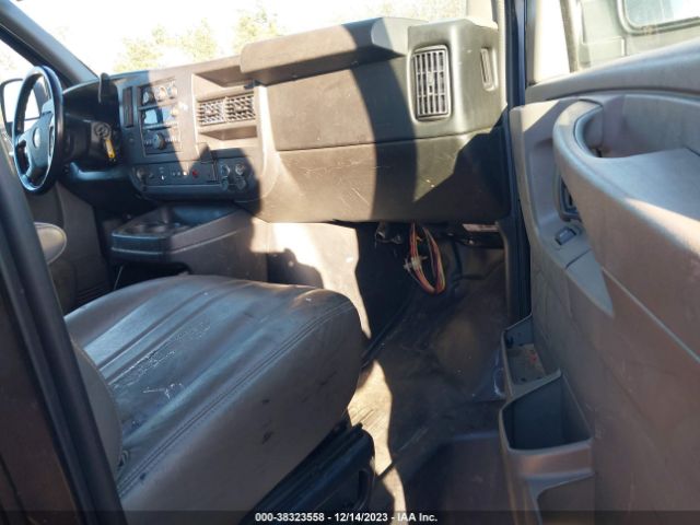 Photo 4 VIN: 1GCWGFCFXF1176873 - CHEVROLET EXPRESS 2500 