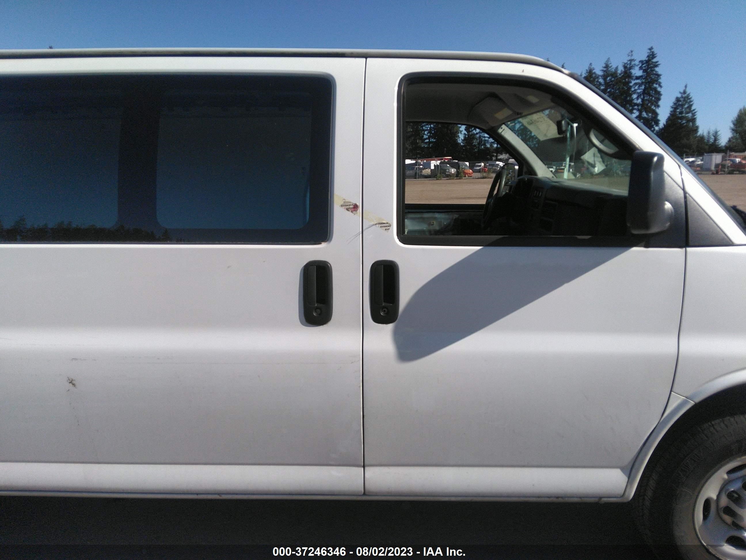 Photo 12 VIN: 1GCWGFCGXF1213929 - CHEVROLET EXPRESS 