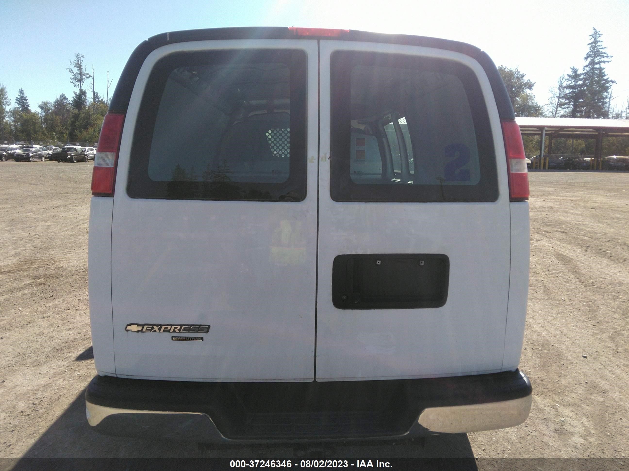 Photo 15 VIN: 1GCWGFCGXF1213929 - CHEVROLET EXPRESS 