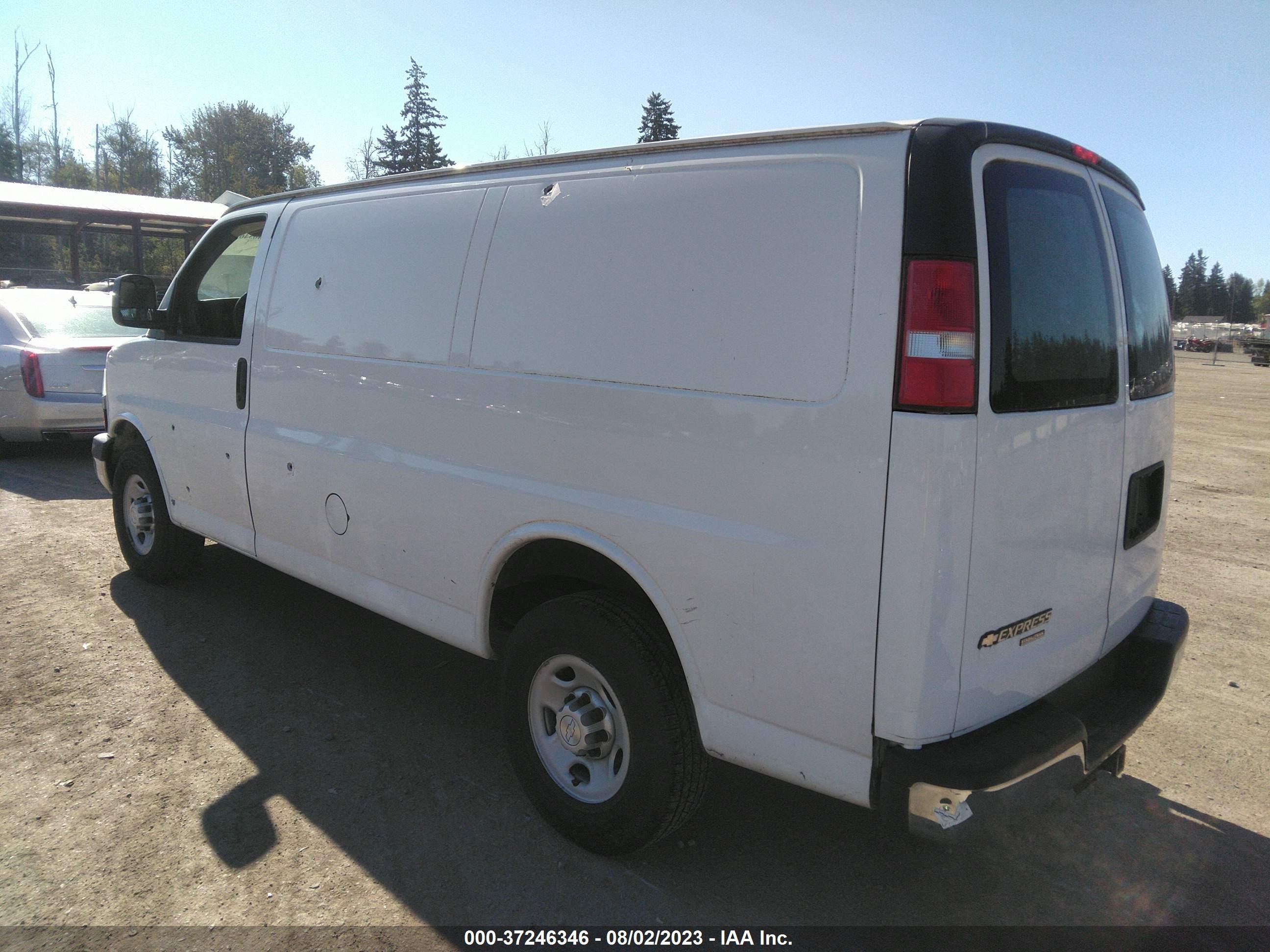 Photo 2 VIN: 1GCWGFCGXF1213929 - CHEVROLET EXPRESS 