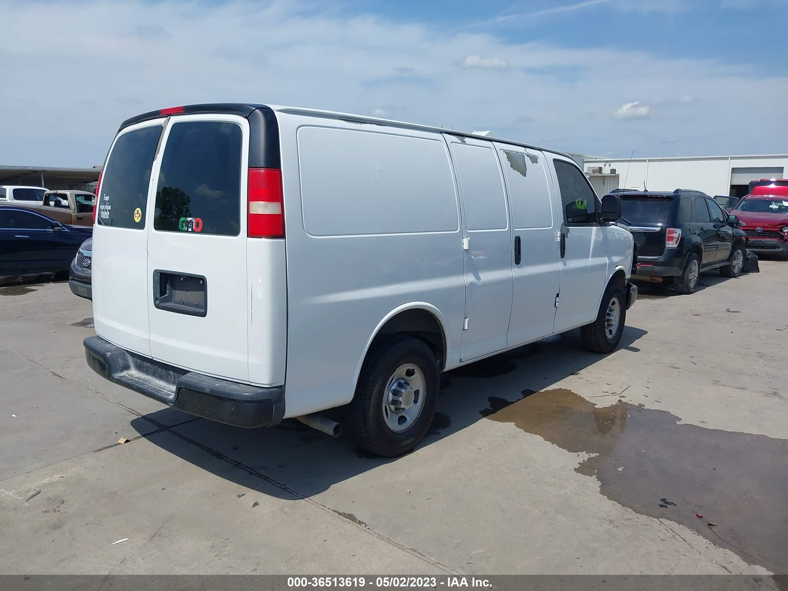 Photo 3 VIN: 1GCWGFFA1B1151256 - CHEVROLET EXPRESS 