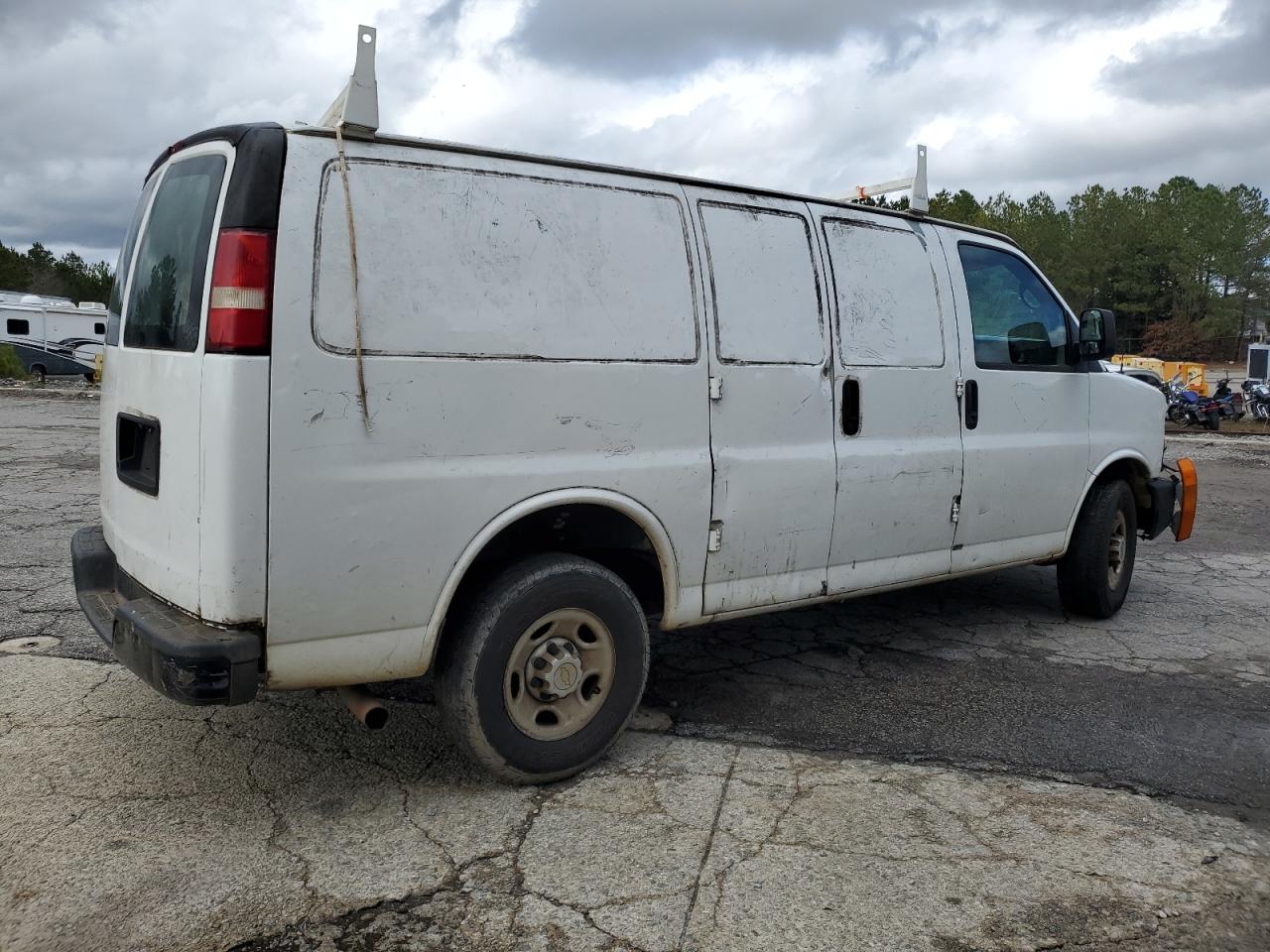 Photo 2 VIN: 1GCWGFFA3B1117075 - CHEVROLET EXPRESS 