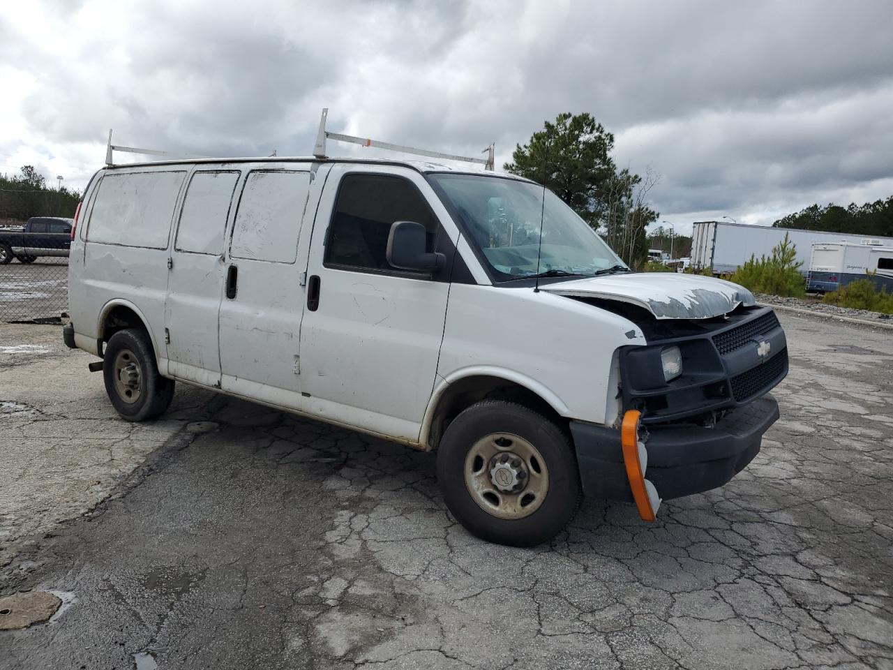 Photo 3 VIN: 1GCWGFFA3B1117075 - CHEVROLET EXPRESS 