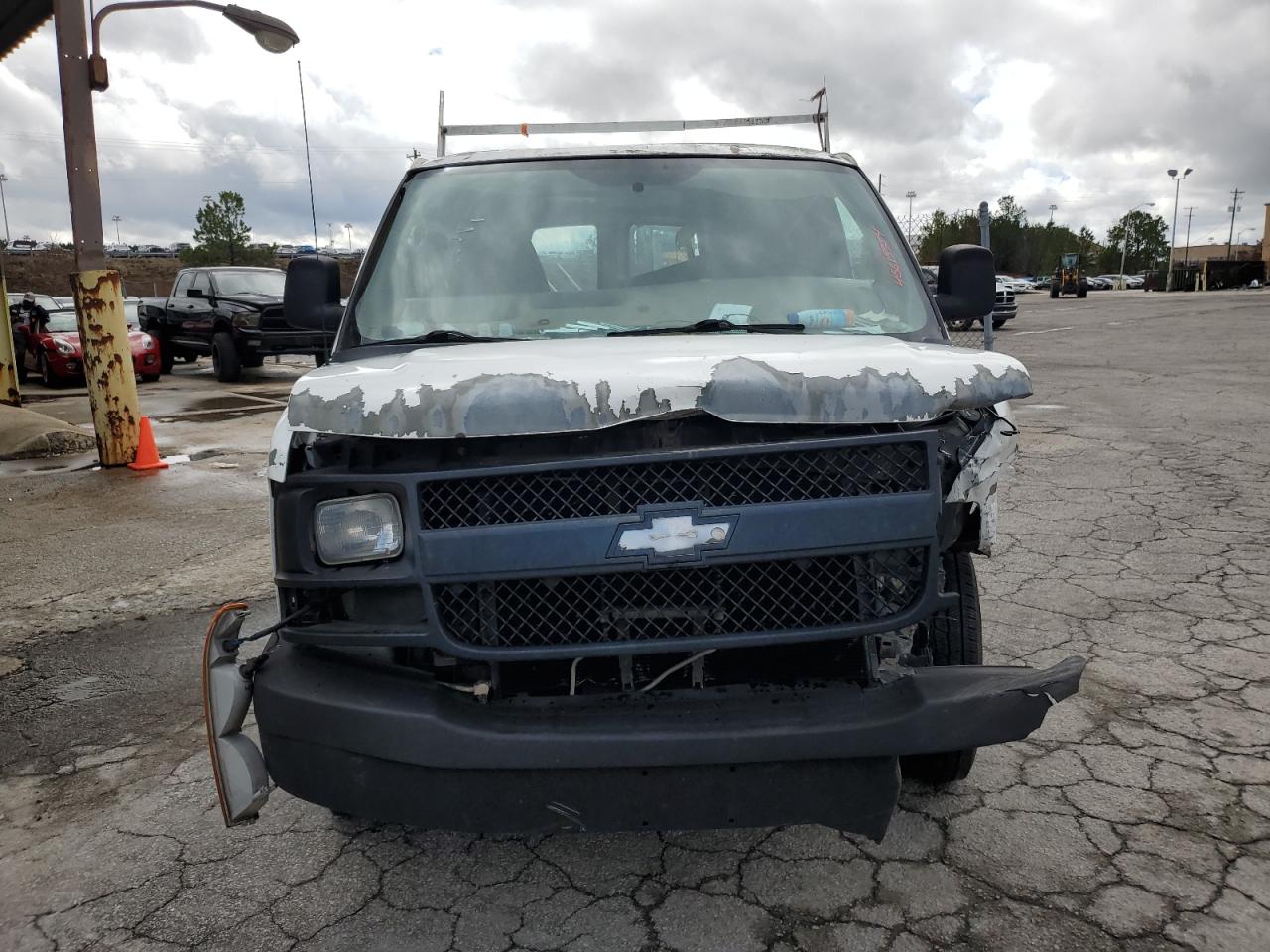 Photo 4 VIN: 1GCWGFFA3B1117075 - CHEVROLET EXPRESS 