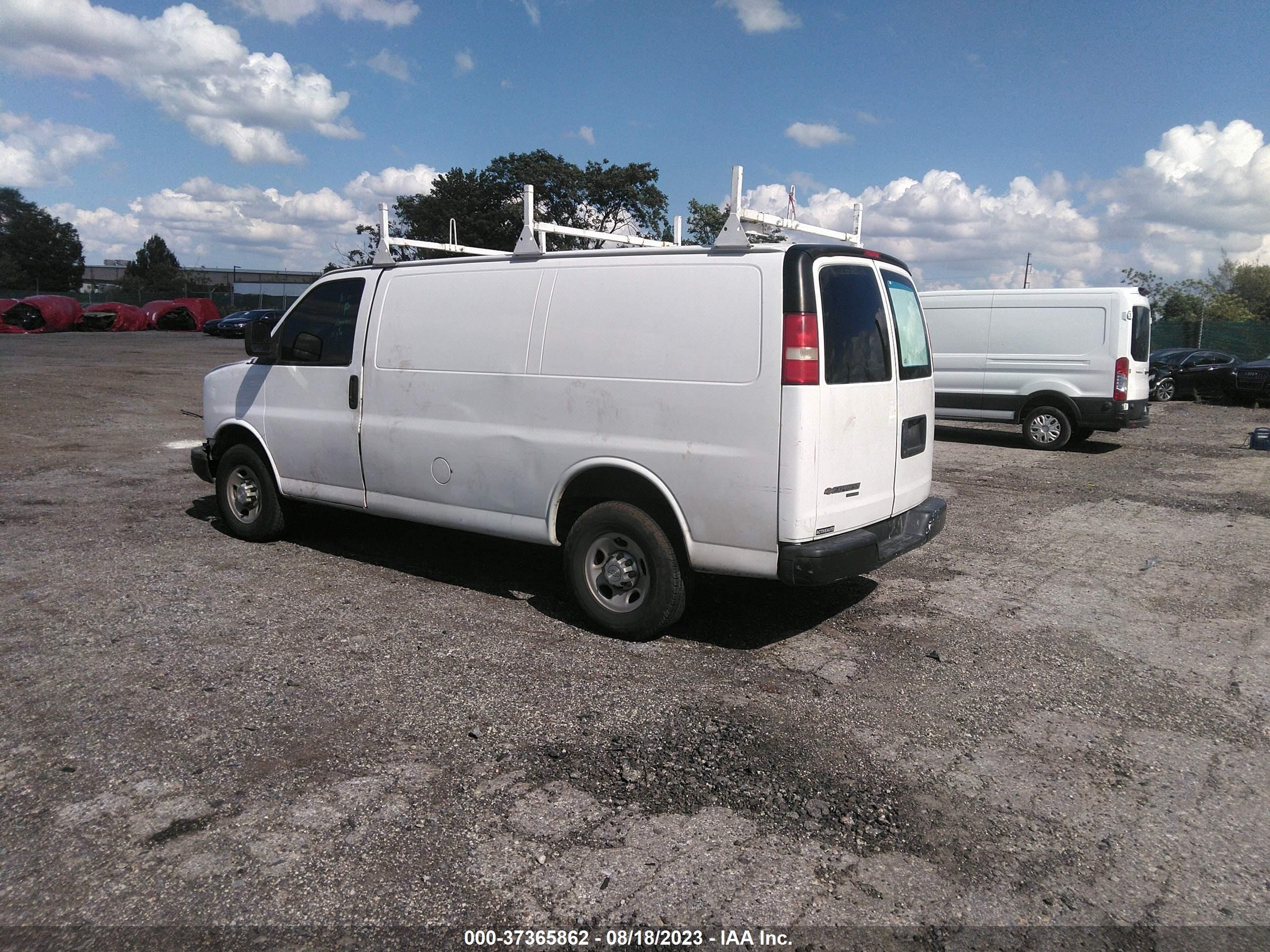 Photo 2 VIN: 1GCWGFFF4F1106586 - CHEVROLET EXPRESS 