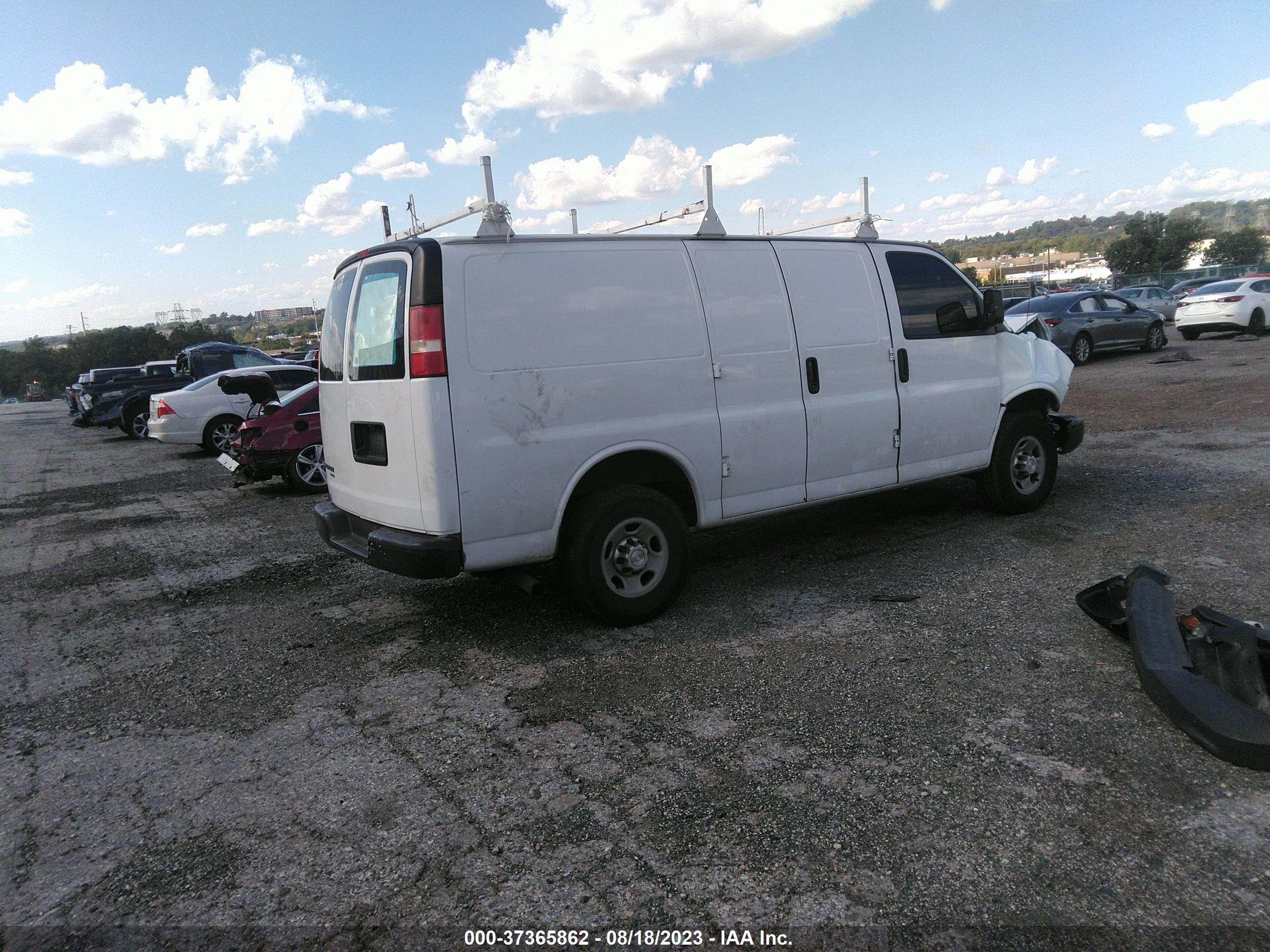 Photo 3 VIN: 1GCWGFFF4F1106586 - CHEVROLET EXPRESS 