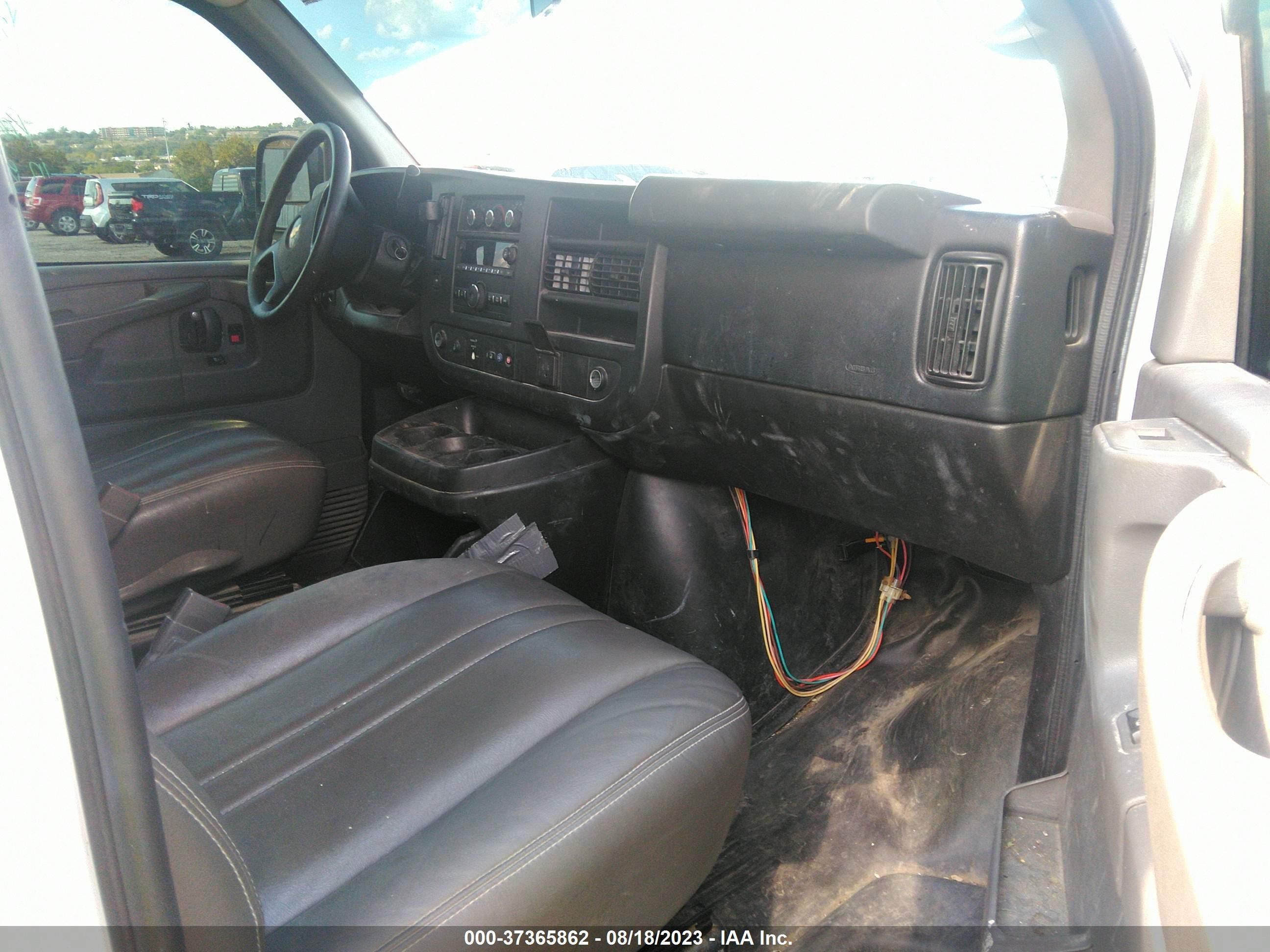 Photo 4 VIN: 1GCWGFFF4F1106586 - CHEVROLET EXPRESS 