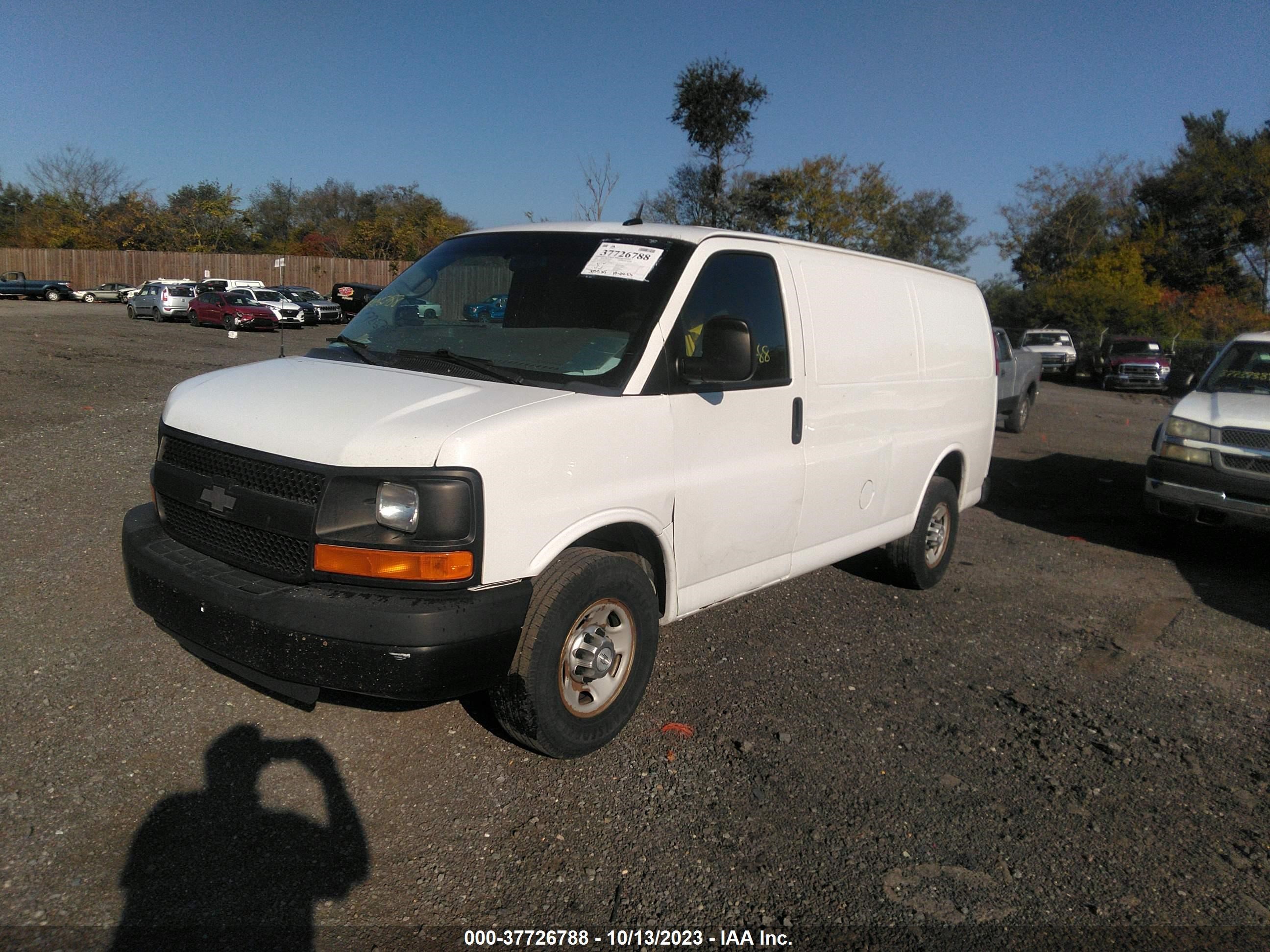 Photo 1 VIN: 1GCWGFFFXF1172284 - CHEVROLET EXPRESS 