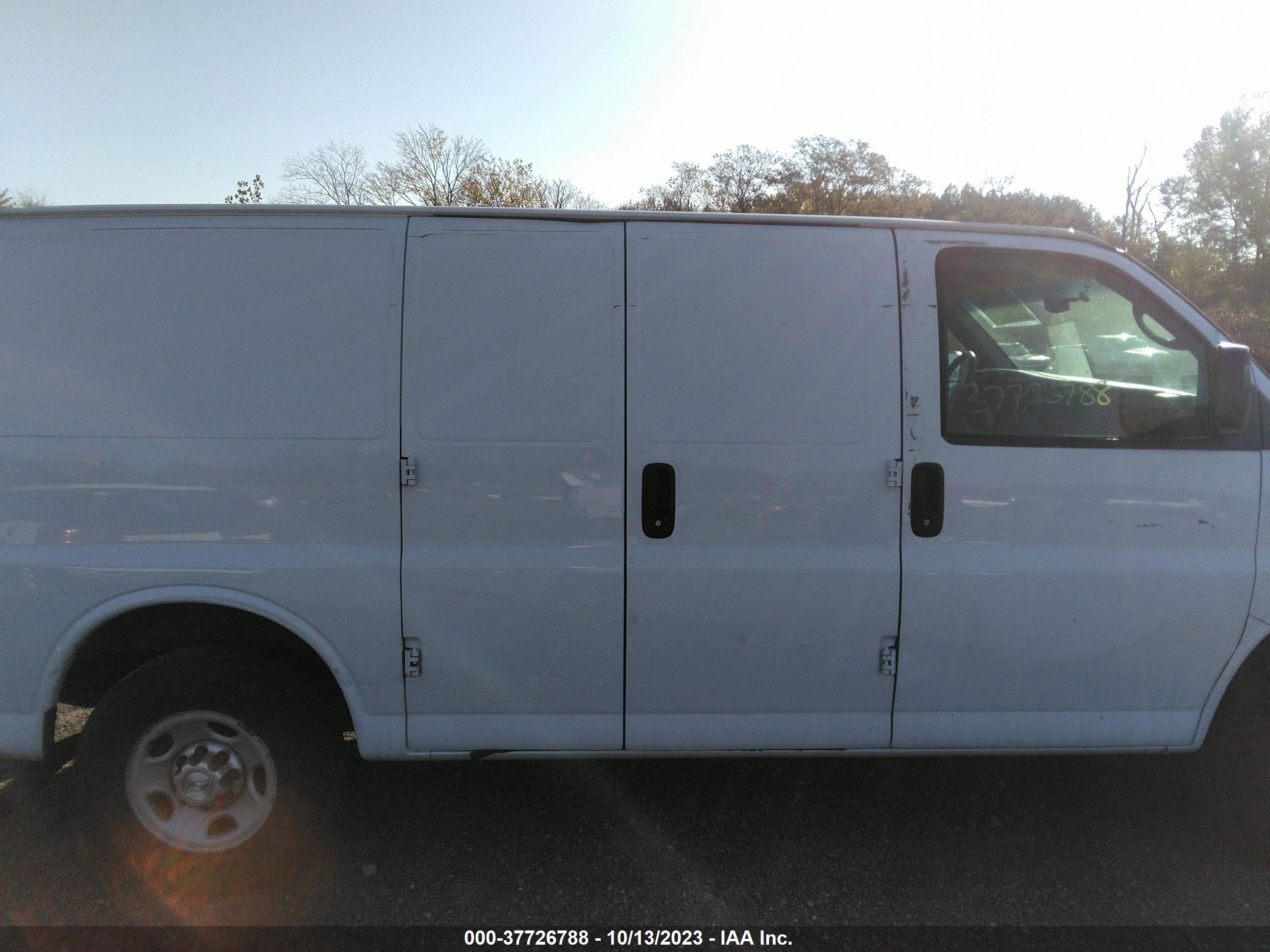 Photo 12 VIN: 1GCWGFFFXF1172284 - CHEVROLET EXPRESS 