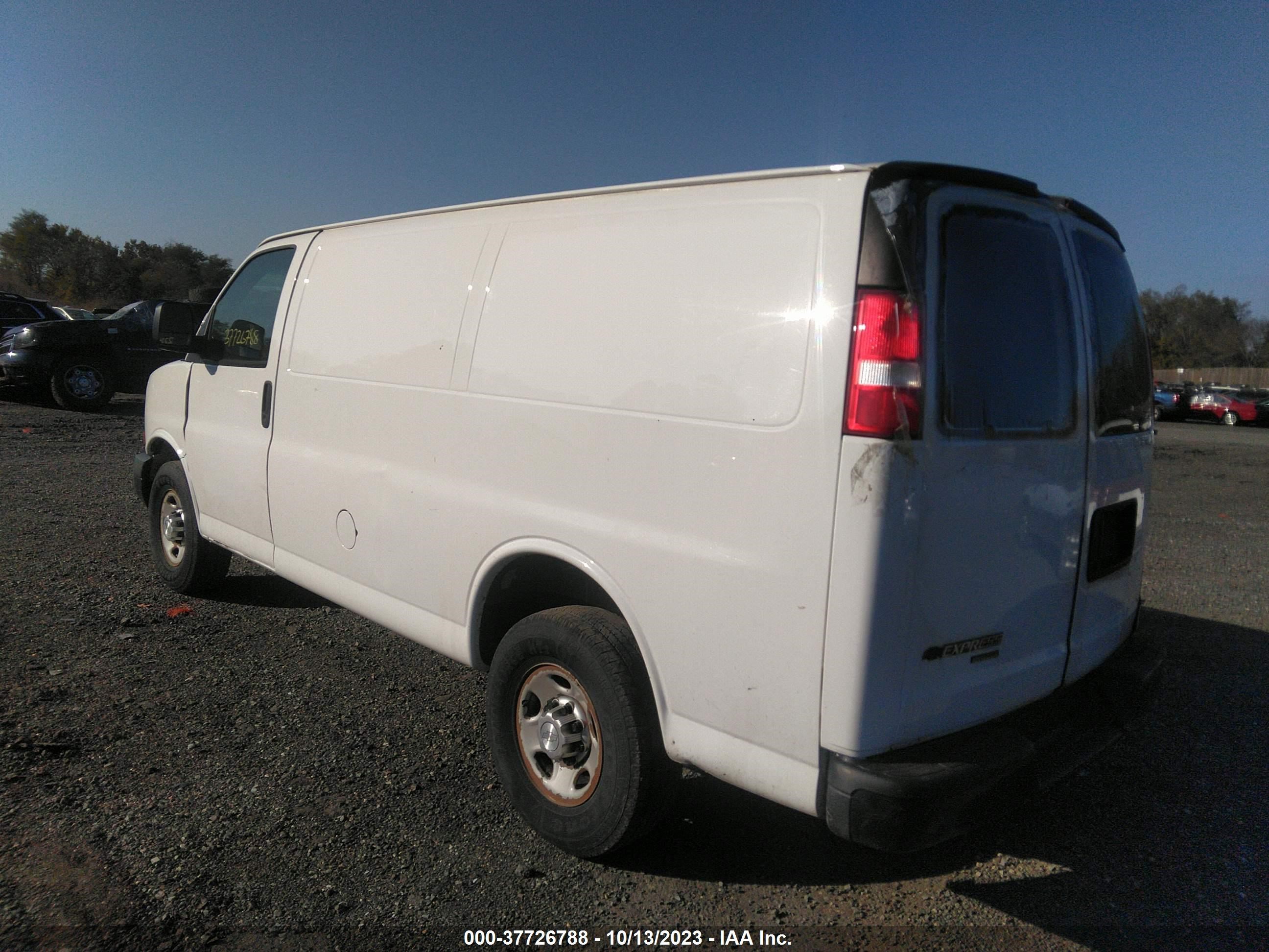 Photo 2 VIN: 1GCWGFFFXF1172284 - CHEVROLET EXPRESS 