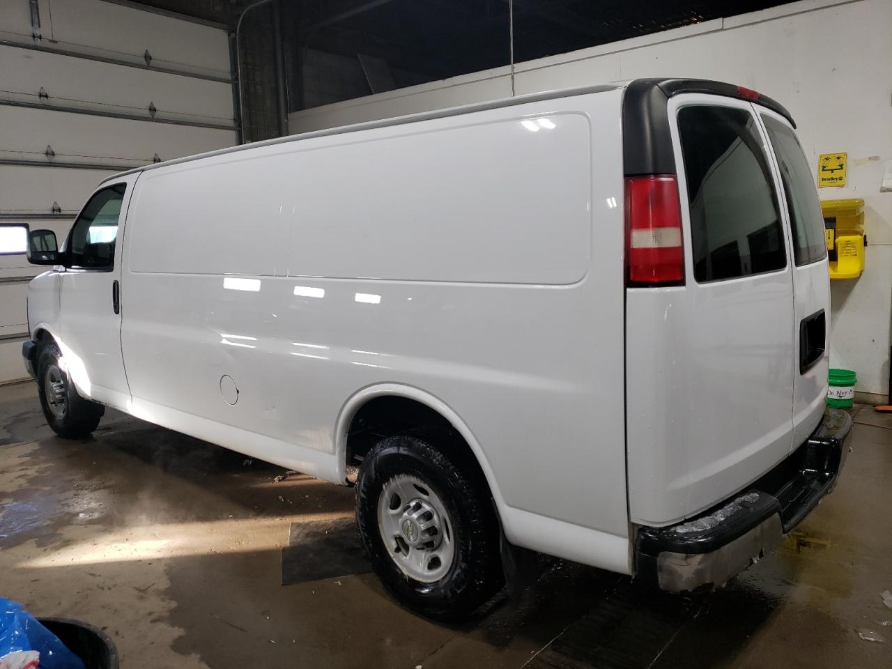 Photo 1 VIN: 1GCWGGBA5C1151824 - CHEVROLET EXPRESS 